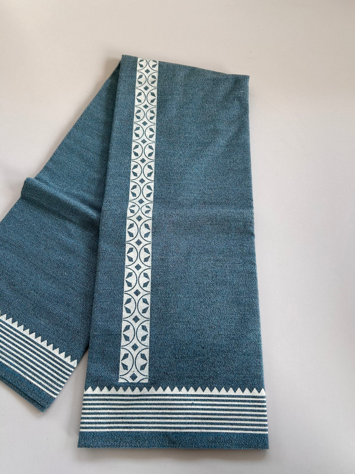 Kaitharikada - Single Kaily / Lungi - Mixed Cotton - 40s twisted - 1.5 inch White Printed kara with Light Blue , Black & White Shaded colour body (2 meter / 4 muzham) - 17 KK8083 GAN