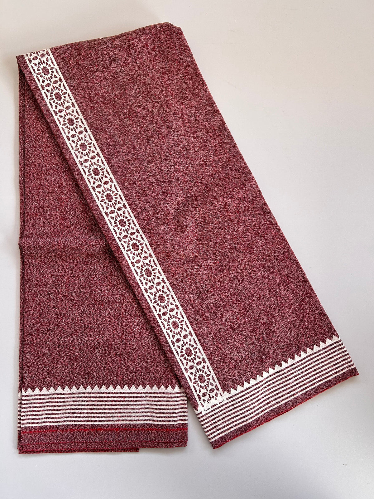 Kaitharikada - Single Kaily / Lungi - Mixed Cotton - 40s twisted - 1.5 inch White Printed kara with Red , Black & White Shaded colour body (2 meter / 4 muzham) - 15 KK8083 GAN