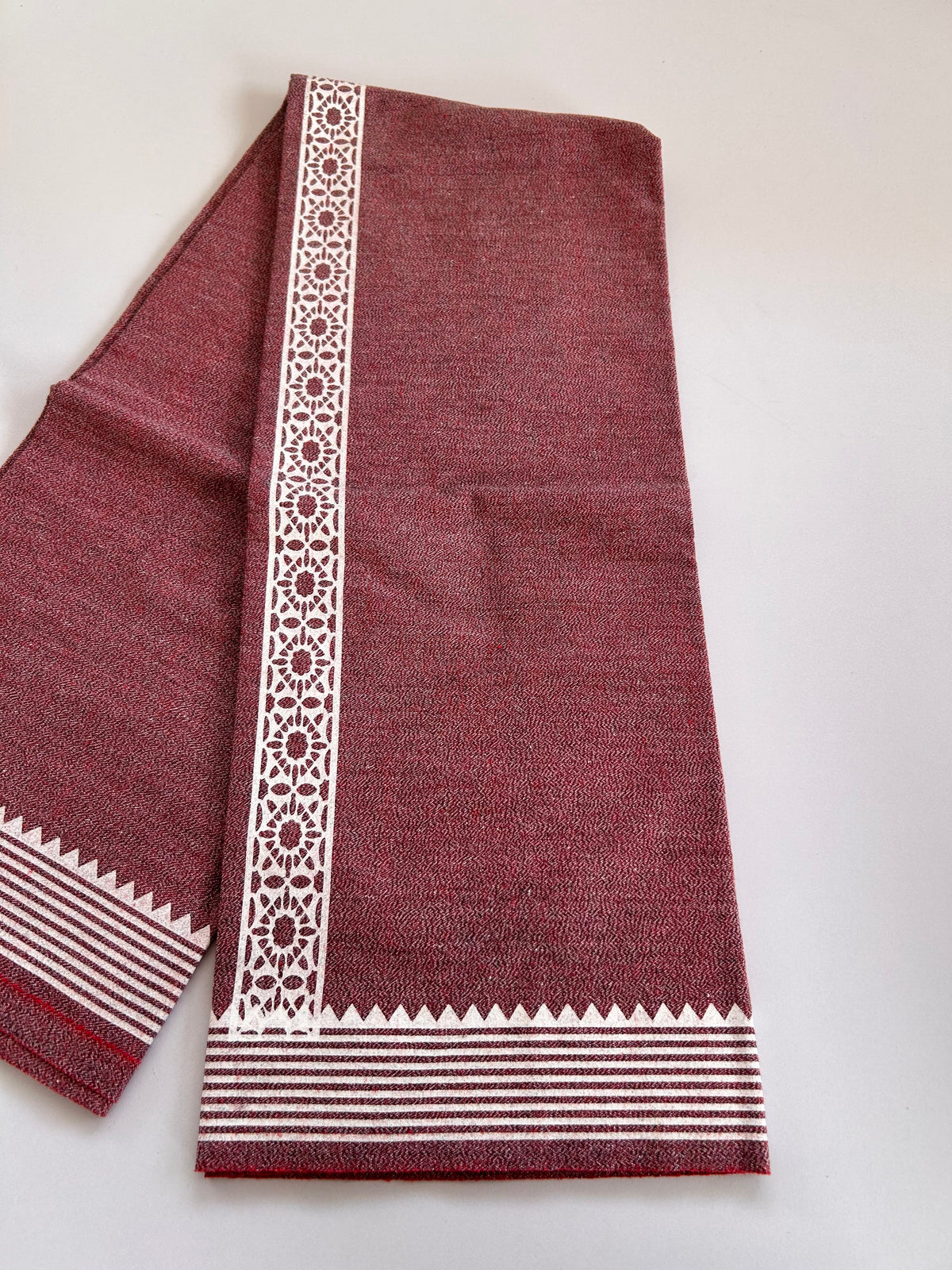 Kaitharikada - Single Kaily / Lungi - Mixed Cotton - 40s twisted - 1.5 inch White Printed kara with Red , Black & White Shaded colour body (2 meter / 4 muzham) - 15 KK8083 GAN