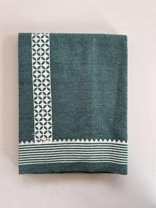 Kaitharikada - Single Kaily / Lungi - Mixed Cotton - 40s twisted - 1.5 inch White Printed kara with Green , Black & White Shaded colour body (2 meter / 4 muzham) - 16 KK8083 GAN
