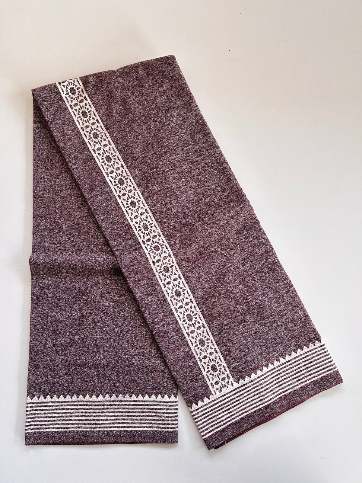 Kaitharikada - Single Kaily / Lungi - Mixed Cotton - 40s twisted - 1.5 inch White Printed kara with Maroon , Black & White Shaded colour body (2 meter / 4 muzham) - 19 KK8083 GAN