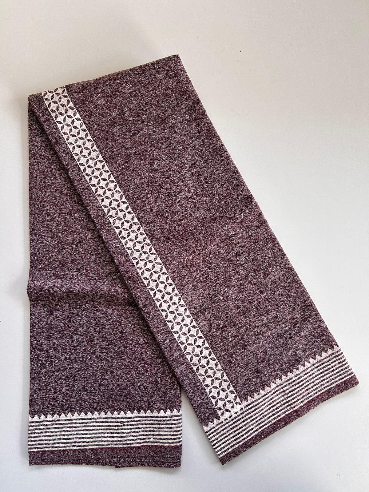 Kaitharikada - Single Kaily / Lungi - Mixed Cotton - 40s twisted - 1.5 inch White Printed kara with Maroon , Black & White Shaded colour body (2 meter / 4 muzham) - 18 KK8083 GAN