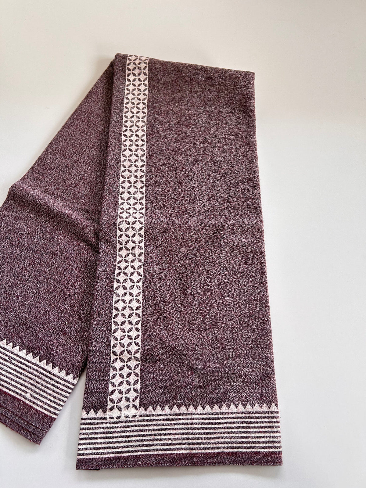 Kaitharikada - Single Kaily / Lungi - Mixed Cotton - 40s twisted - 1.5 inch White Printed kara with Maroon , Black & White Shaded colour body (2 meter / 4 muzham) - 18 KK8083 GAN