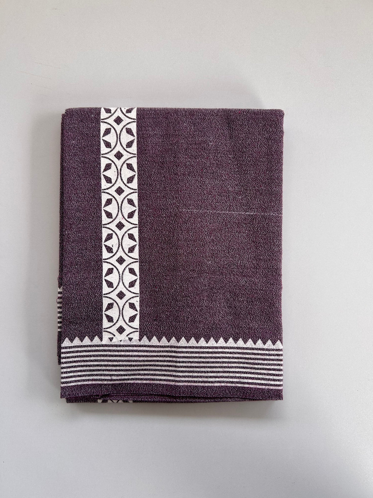 Kaitharikada - Single Kaily / Lungi - Mixed Cotton - 40s twisted - 1.5 inch White Printed kara with Purple , Black & White Shaded colour body (2 meter / 4 muzham) - 14 KK8083 GAN