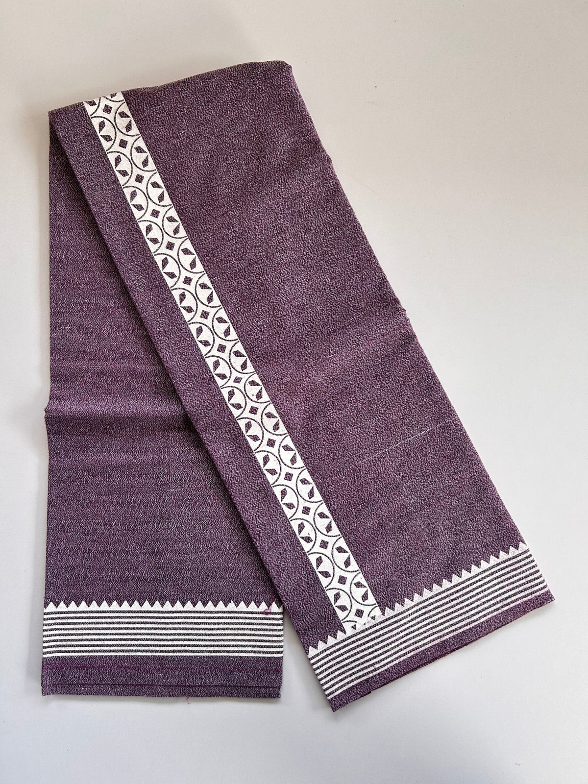 Kaitharikada - Single Kaily / Lungi - Mixed Cotton - 40s twisted - 1.5 inch White Printed kara with Purple , Black & White Shaded colour body (2 meter / 4 muzham) - 14 KK8083 GAN