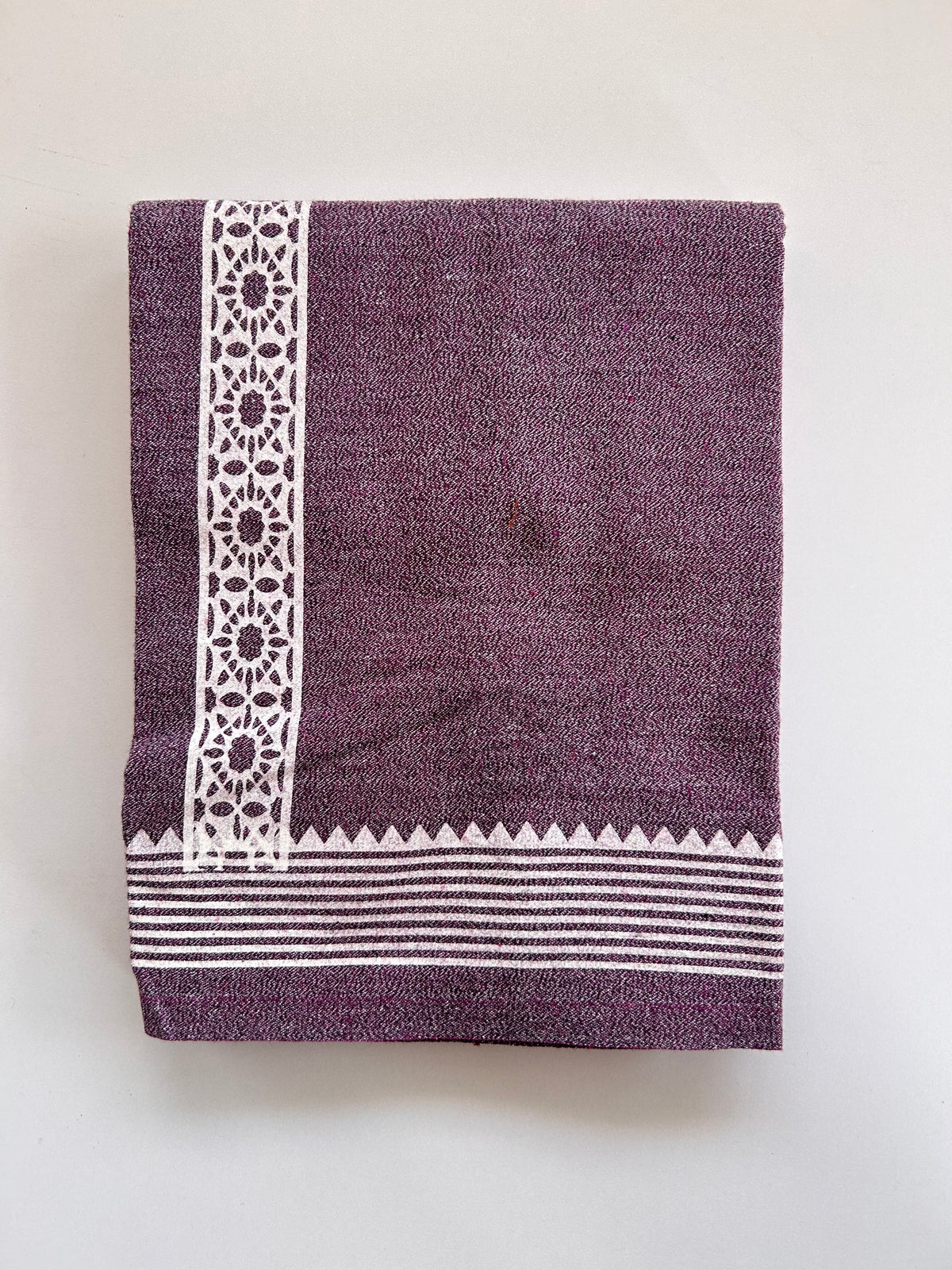 Kaitharikada - Single Kaily / Lungi - Mixed Cotton - 40s twisted - 1.5 inch White Printed kara with Purple , Black & White Shaded colour body (2 meter / 4 muzham) - 13 KK8083 GAN