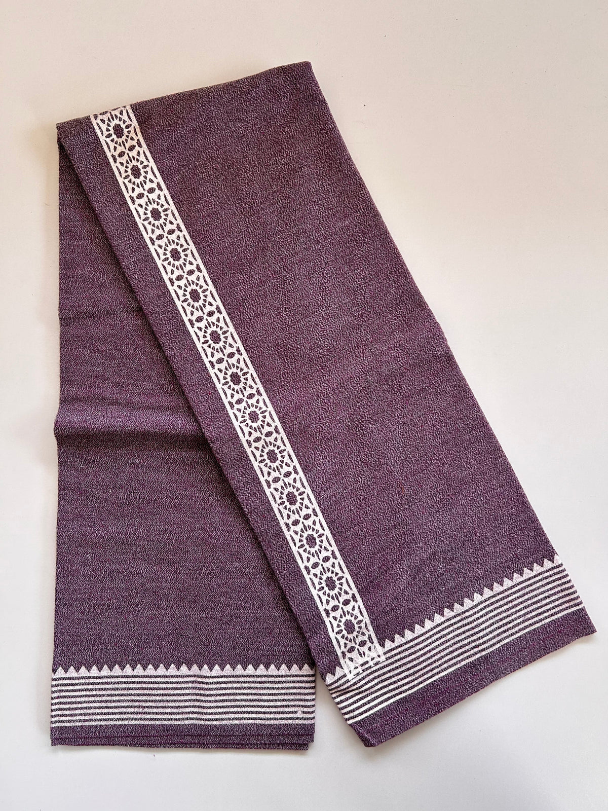 Kaitharikada - Single Kaily / Lungi - Mixed Cotton - 40s twisted - 1.5 inch White Printed kara with Purple , Black & White Shaded colour body (2 meter / 4 muzham) - 13 KK8083 GAN