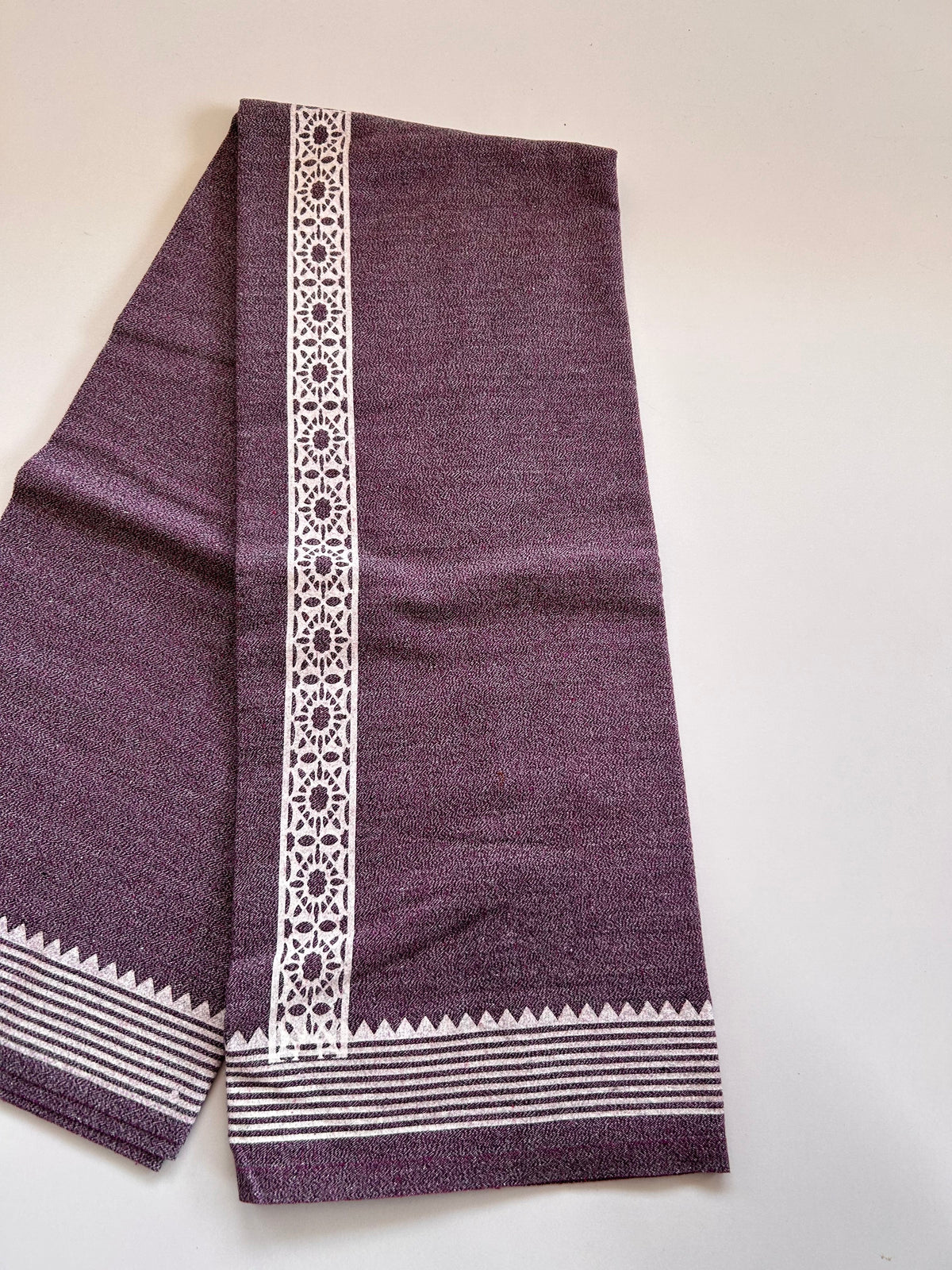 Kaitharikada - Single Kaily / Lungi - Mixed Cotton - 40s twisted - 1.5 inch White Printed kara with Purple , Black & White Shaded colour body (2 meter / 4 muzham) - 13 KK8083 GAN