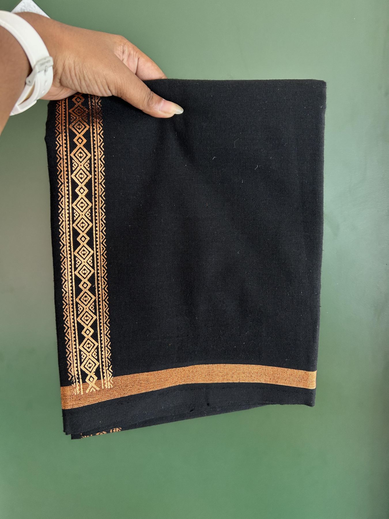 Kaitharikada - Single Kaily / Lungi - Mixed Cotton - 40s twisted - 1.5 inch  Copper Kasav Printed Design kara with Black colour body (2 meter / 4 muzham) - 10 KK8058 GAN