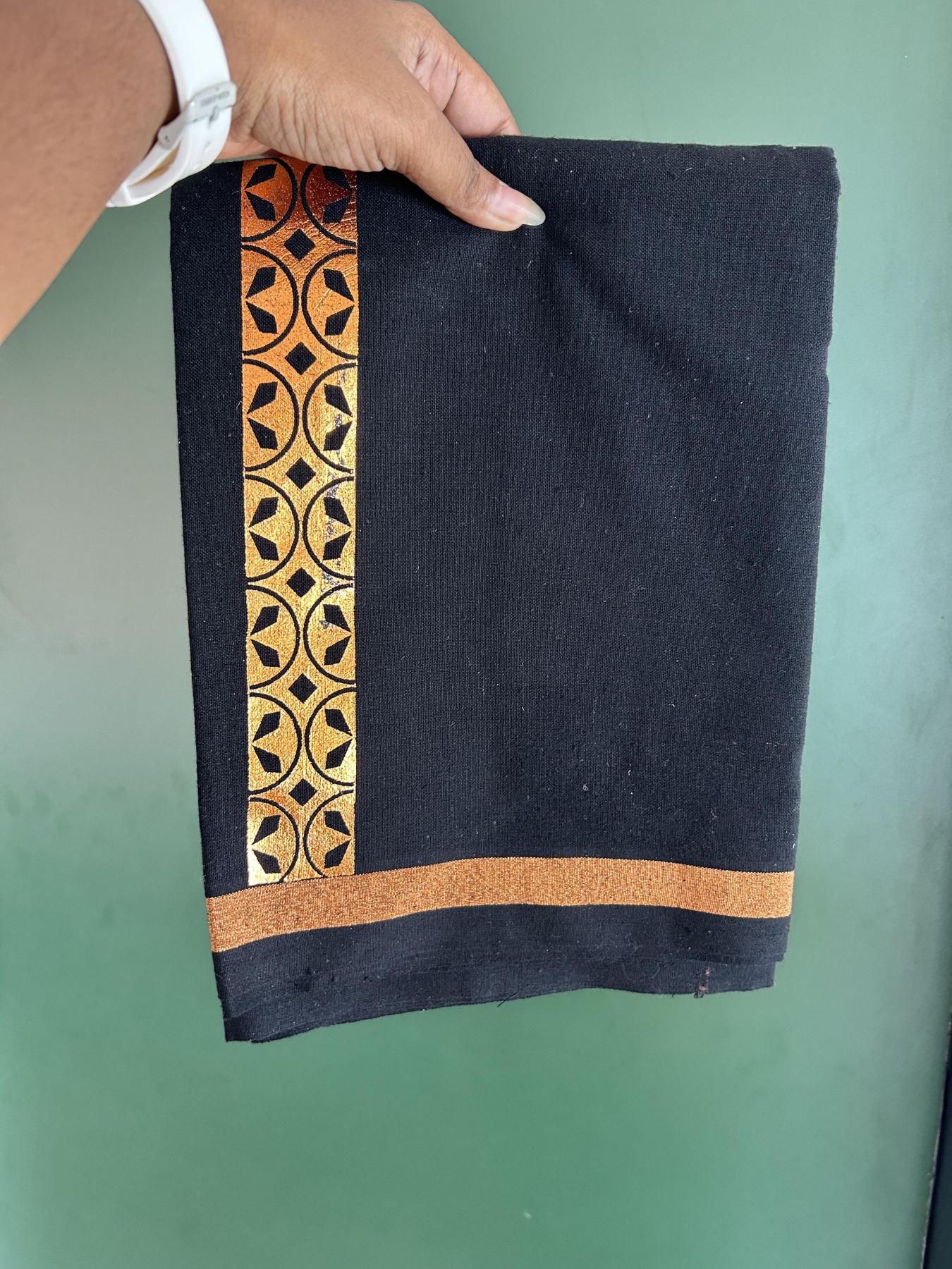 Kaitharikada - Single Kaily / Lungi - Mixed Cotton - 40s twisted - 1.5 inch  Copper Kasav Printed Design kara with Black colour body (2 meter / 4 muzham) - 9 KK8058 GAN