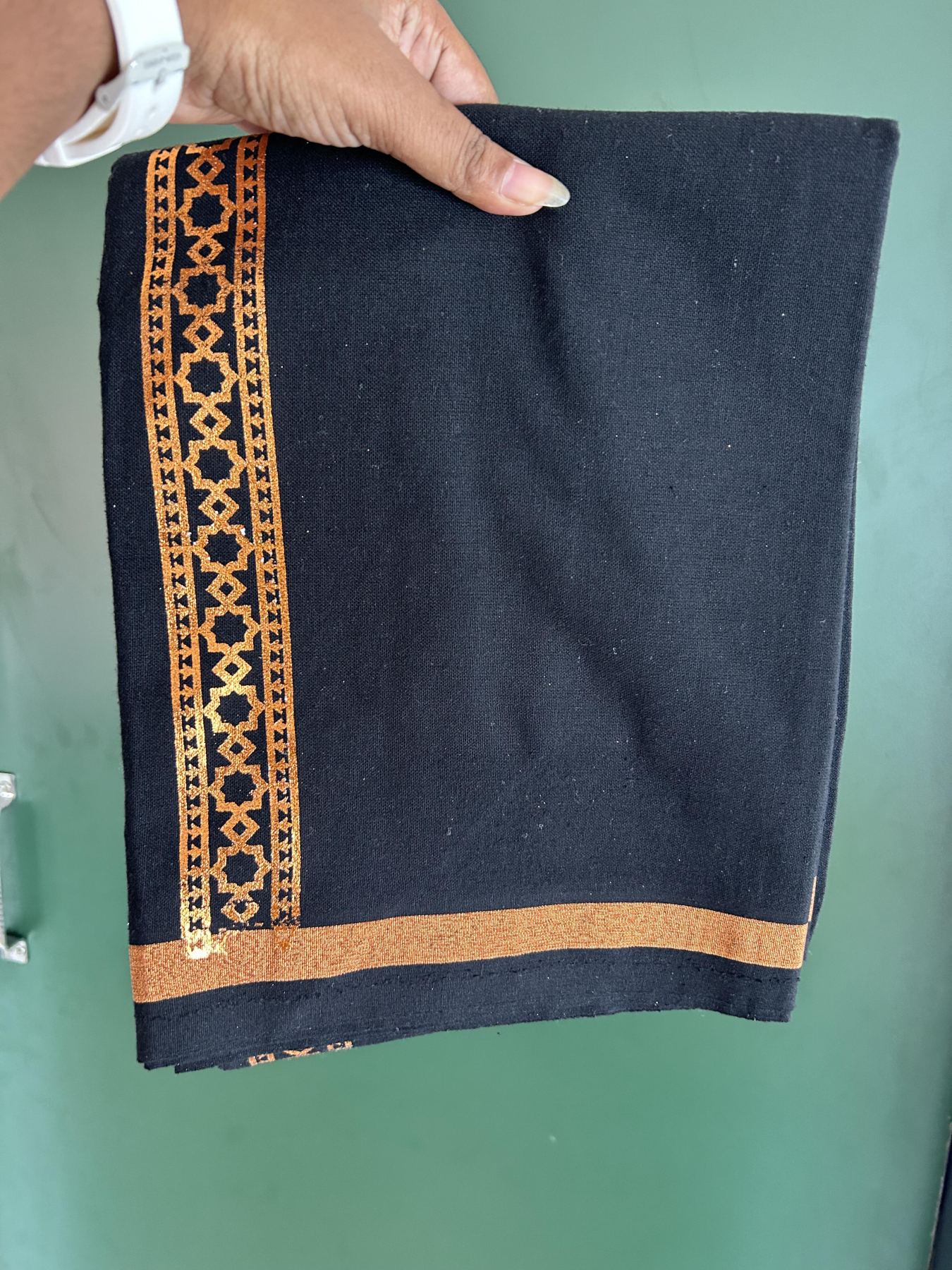 Kaitharikada - Single Kaily / Lungi - Mixed Cotton - 40s twisted - 1.5 inch  Copper Kasav Printed Design kara with Black colour body (2 meter / 4 muzham) - 8 KK8058 GAN