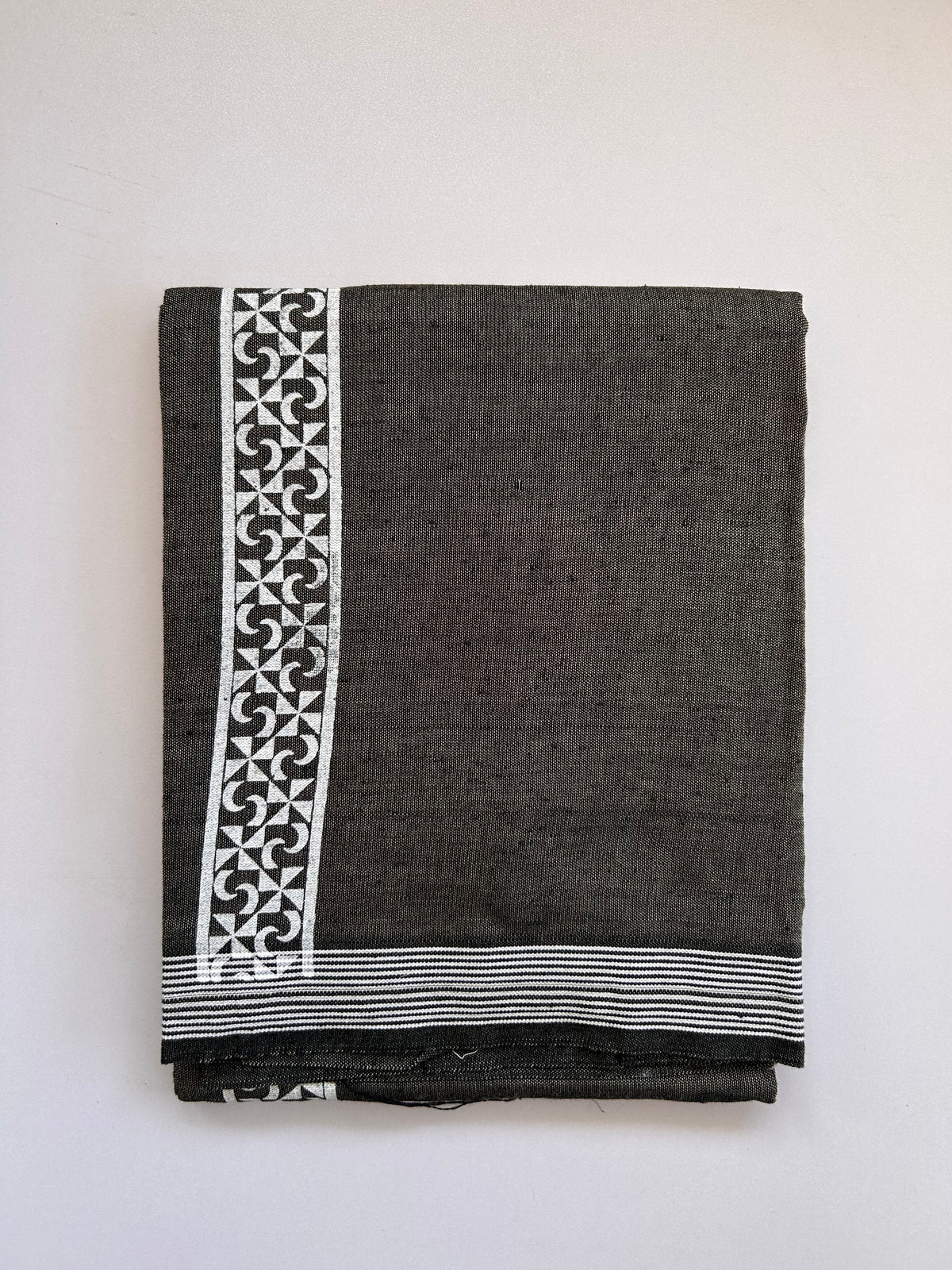 Single Kaily / Lungi - Kaitharikada - Mixed Cotton - 2/40s twisted - 2 inch White Printed Design Kara With Green & Black Colour Body (2 meter / 4 muzham) - 27 KK8089 SAT