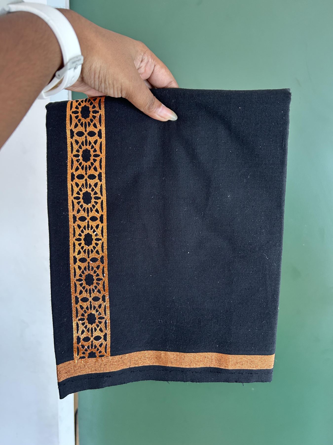 Kaitharikada - Single Kaily / Lungi - Mixed Cotton - 40s twisted - 1.5 inch  Copper Kasav Printed Design kara with Black colour body (2 meter / 4 muzham) - 7 KK8058 GAN