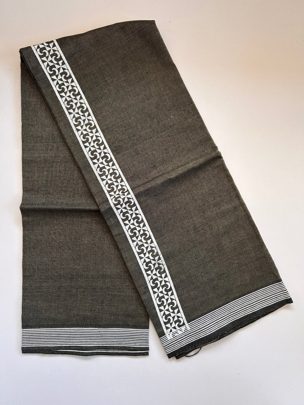 Single Kaily / Lungi - Kaitharikada - Mixed Cotton - 2/40s twisted - 2 inch White Printed Design Kara With Green & Black Colour Body (2 meter / 4 muzham) - 27 KK8089 SAT