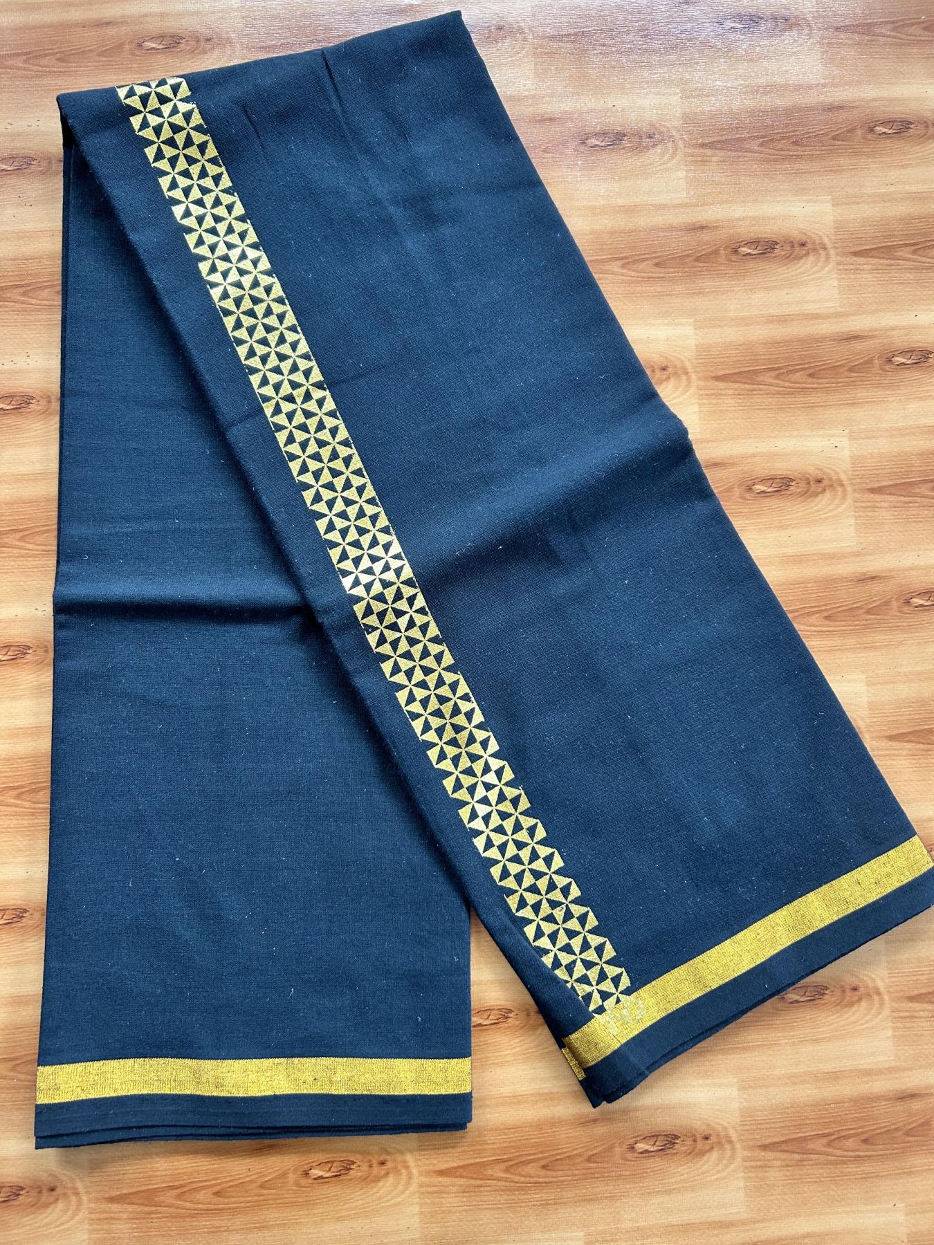 Kaitharikada - Single Kaily / Lungi - Mixed Cotton - 40s twisted - 1.5 inch  Dark Gold Kasav Printed Design kara with Black colour body (2 meter / 4 muzham) - 11 KK8058 GAN