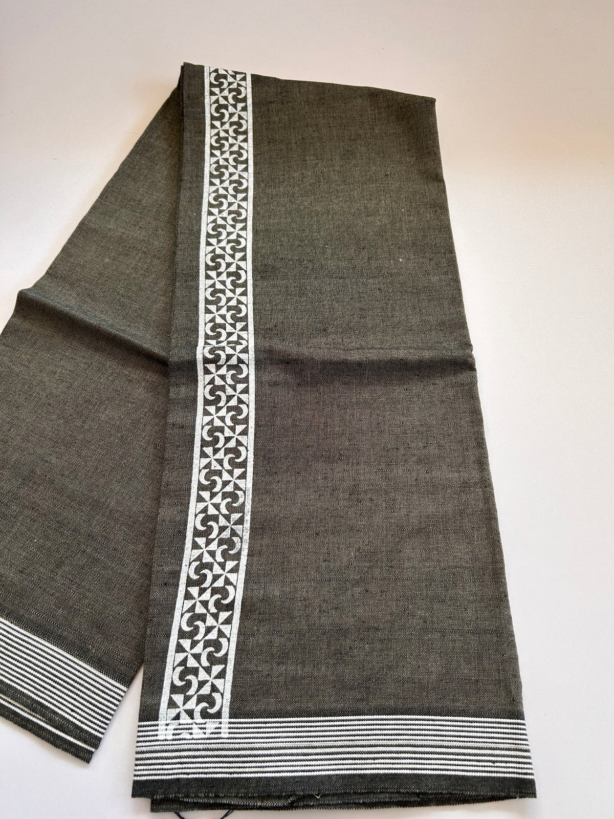 Single Kaily / Lungi - Kaitharikada - Mixed Cotton - 2/40s twisted - 2 inch White Printed Design Kara With Green & Black Colour Body (2 meter / 4 muzham) - 27 KK8089 SAT