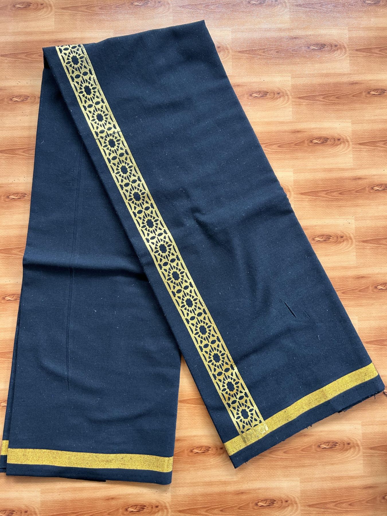 Kaitharikada - Single Kaily / Lungi - Mixed Cotton - 40s twisted - 1.5 inch  Dark Gold Kasav Printed Design kara with Black colour body (2 meter / 4 muzham) - 12 KK8058 GAN