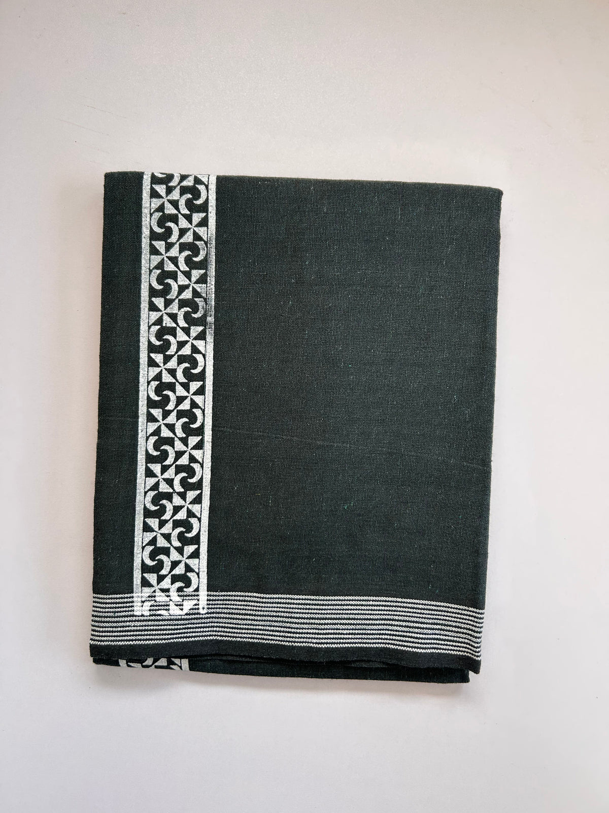 Single Kaily / Lungi - Kaitharikada - Mixed Cotton - 2/40s twisted - 2 inch White Printed Design Kara With Dark Green & Black Colour Body (2 meter / 4 muzham) - 24 KK8089 SAT