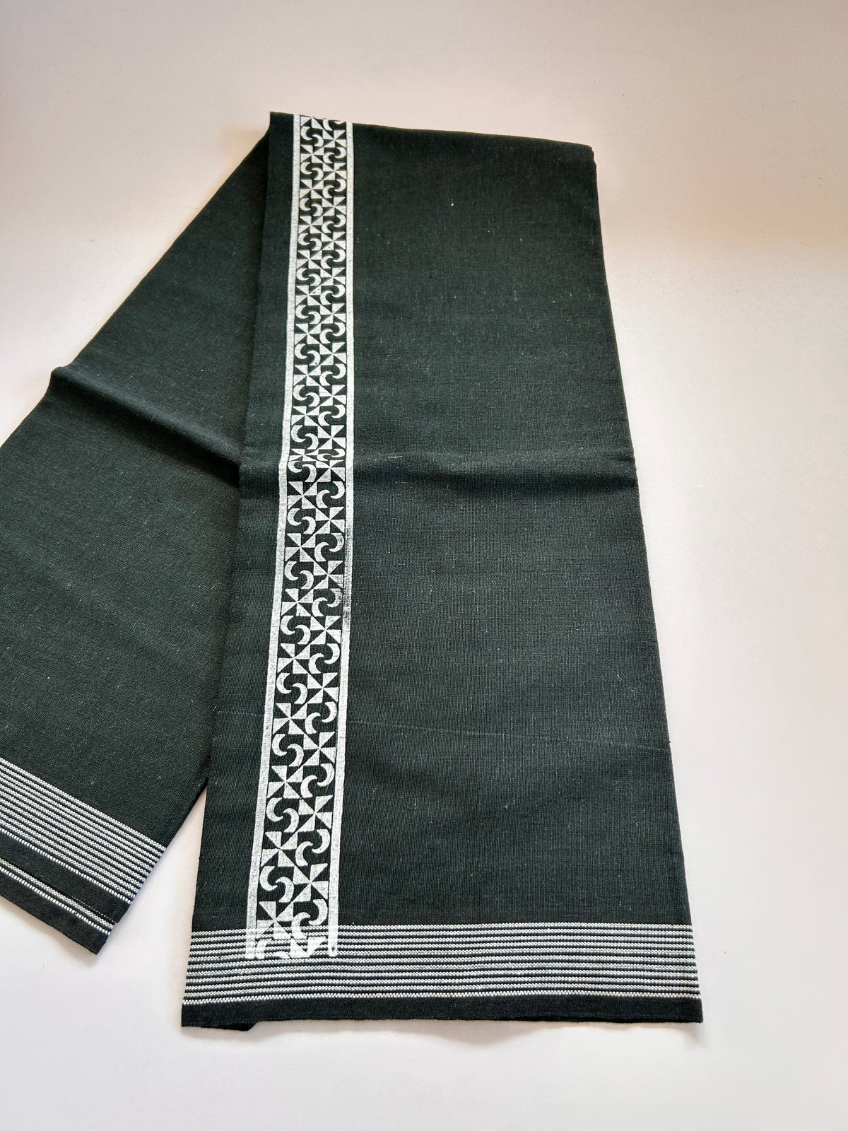 Single Kaily / Lungi - Kaitharikada - Mixed Cotton - 2/40s twisted - 2 inch White Printed Design Kara With Dark Green & Black Colour Body (2 meter / 4 muzham) - 24 KK8089 SAT