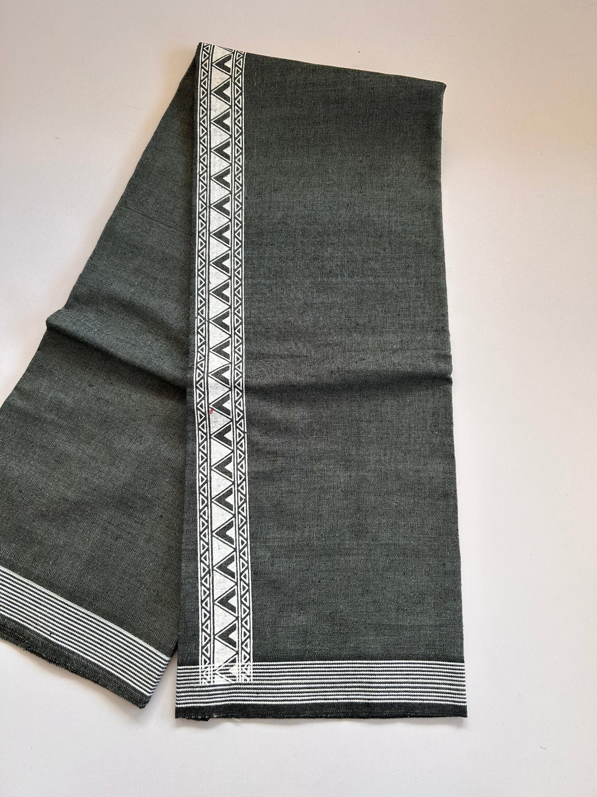 Single Kaily / Lungi - Kaitharikada - Mixed Cotton - 2/40s twisted - 2 inch White Printed Design Kara grey Green & Black Colour Body (2 meter / 4 muzham) - 32 KK8089 SAT