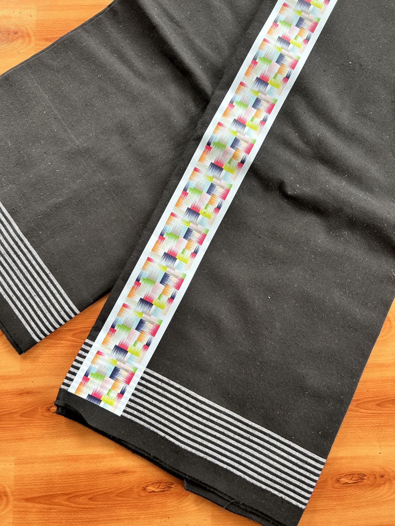 Kaitharikada - Single Kaily / Lungi - Mixed Cotton - 40s twisted - 2 inch Multi Colour Printed Design Kara with Black colour body (2 meter / 4 muzham) - 25 KK8058 GAN
