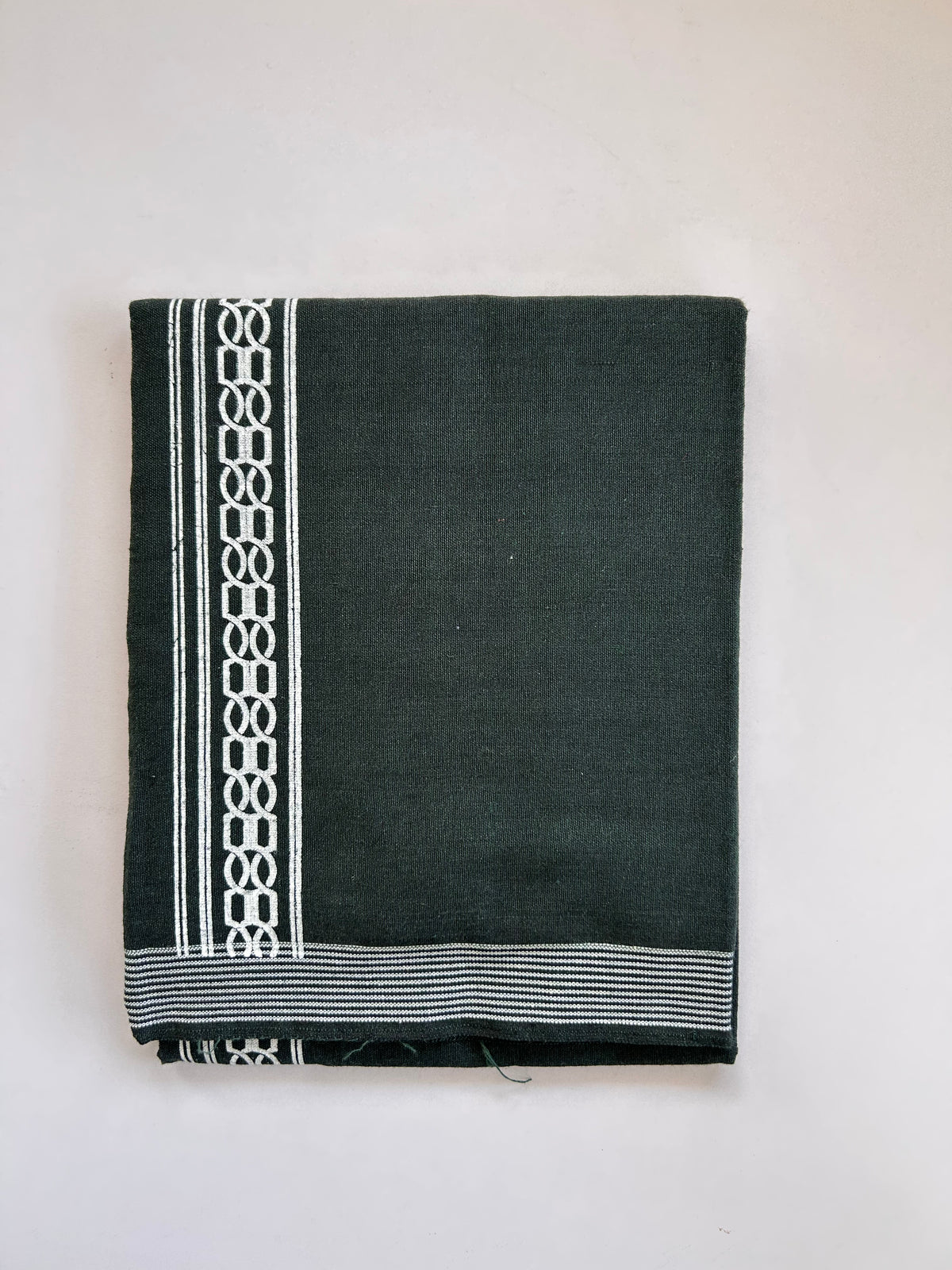 Single Kaily / Lungi - Kaitharikada - Mixed Cotton - 2/40s twisted - 2 inch White Printed Design Kara With Dark Green & Black Colour Body (2 meter / 4 muzham) - 11 KK8089 SAT