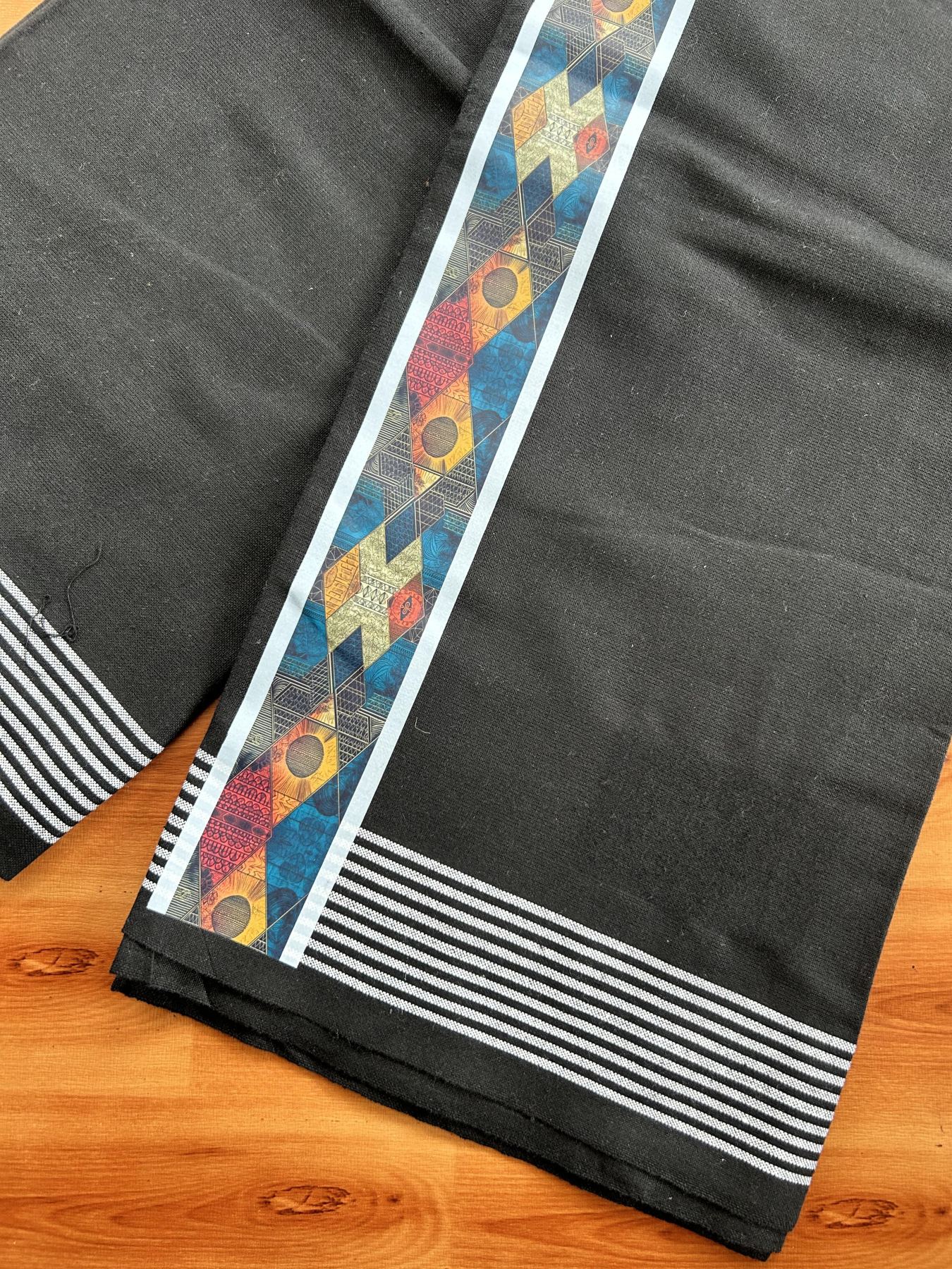 Kaitharikada - Single Kaily / Lungi - Mixed Cotton - 40s twisted - 2 inch Multi Colour Printed Design Kara with Black colour body (2 meter / 4 muzham) - 23 KK8058 GAN