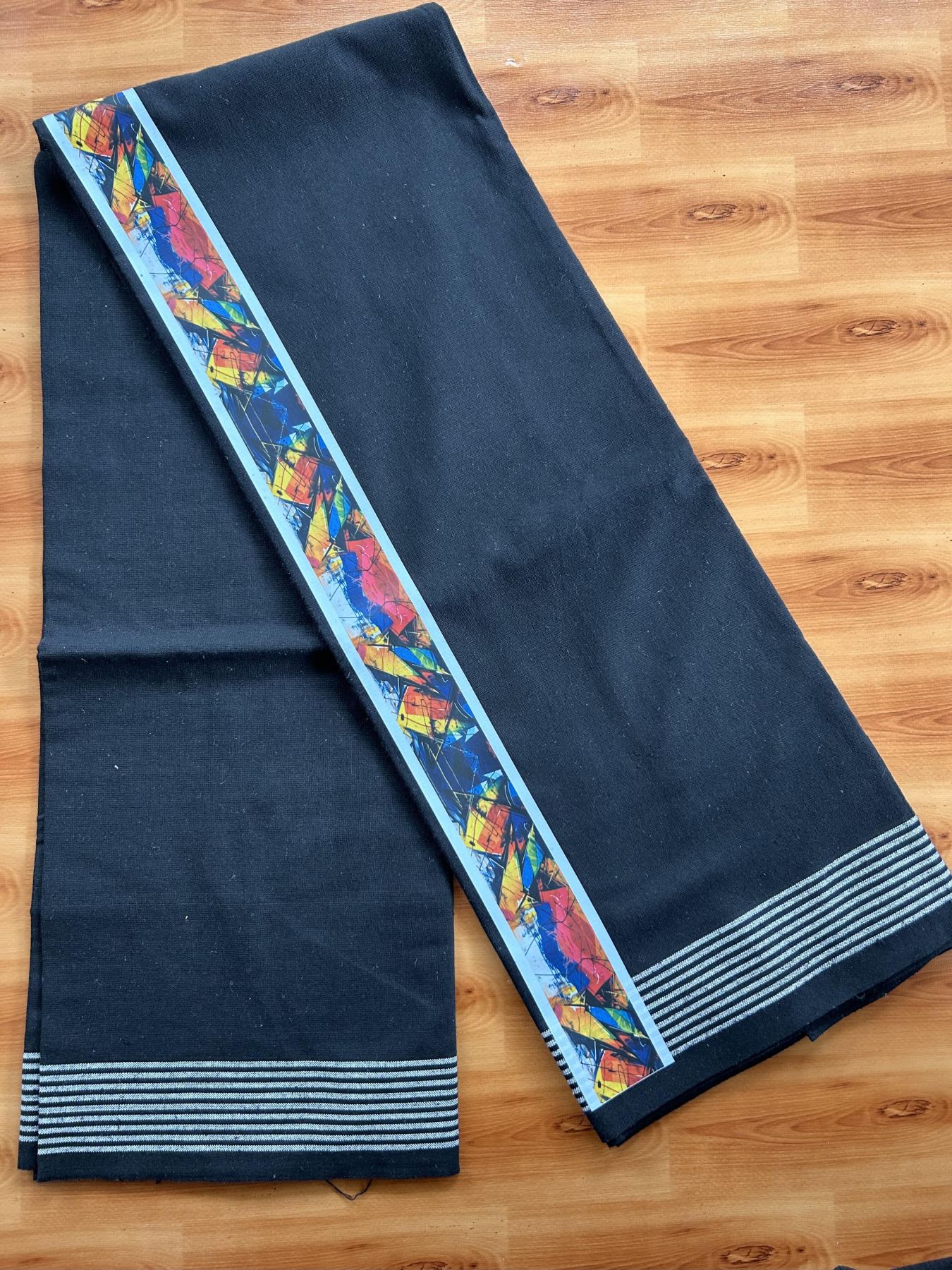 Kaitharikada - Single Kaily / Lungi - Mixed Cotton - 40s twisted - 2 inch Multi Colour Printed Design Kara with Black colour body (2 meter / 4 muzham) - 22 KK8058 GAN