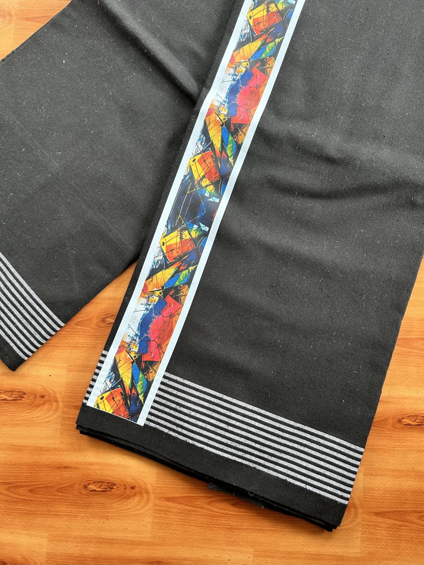 Kaitharikada - Single Kaily / Lungi - Mixed Cotton - 40s twisted - 2 inch Multi Colour Printed Design Kara with Black colour body (2 meter / 4 muzham) - 22 KK8058 GAN