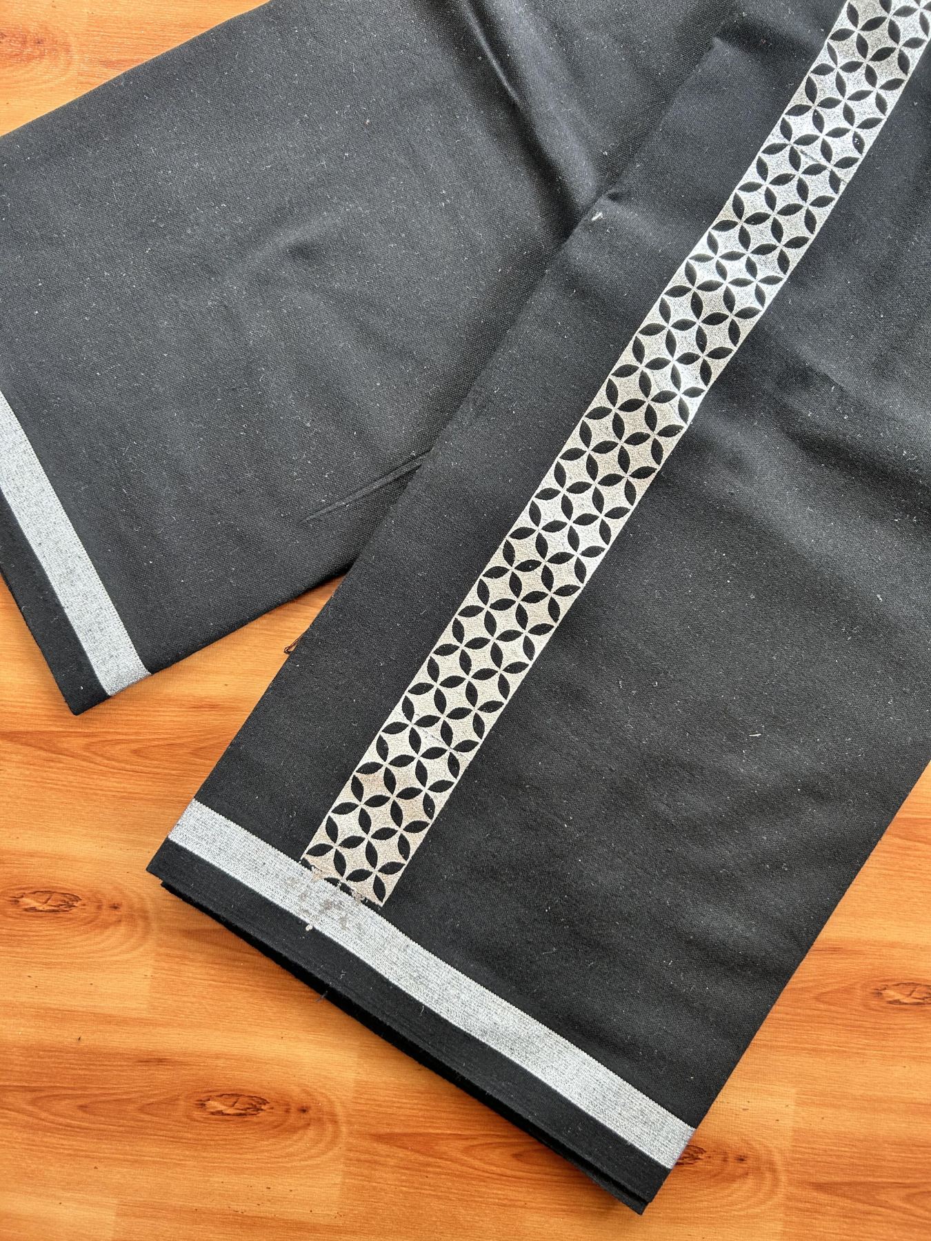 Kaitharikada - Single Kaily / Lungi - Mixed Cotton - 40s twisted - 1.5 inch Silver Kasav Petals Printed Design Kara with Black colour body (2 meter / 4 muzham) - 19 KK8058 GAN