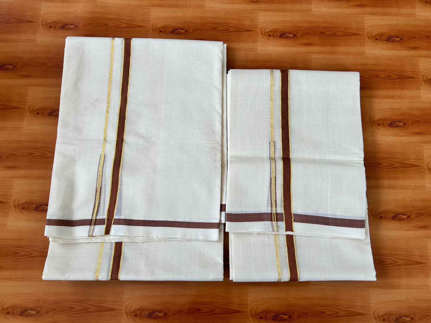 Off White Single Set Mundu 25% Discount !! KaithariKada Handloom Millpaav Balaramapuram - 100% Pure Cotton - 80X90 - 1 cm Puliyilakkara Gold Kasav & Brown Chutty Kara - Mundu 2 mtr & Neriyath 2.45 mtr - 6 KK5458 SOM
