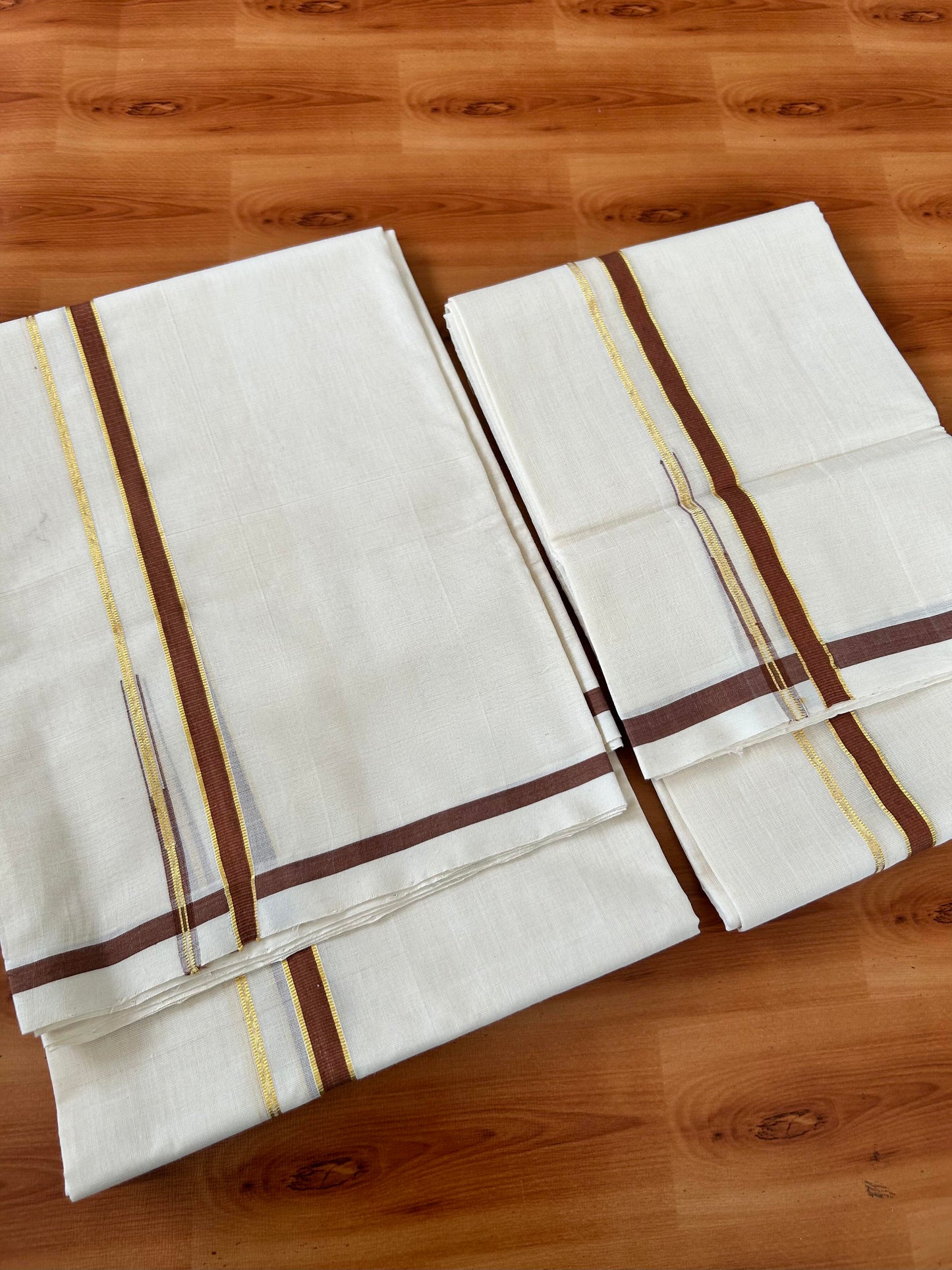 Off White Single Set Mundu 25% Discount !! KaithariKada Handloom Millpaav Balaramapuram - 100% Pure Cotton - 80X90 - 1 cm Puliyilakkara Gold Kasav & Brown Chutty Kara - Mundu 2 mtr & Neriyath 2.45 mtr - 6 KK5458 SOM