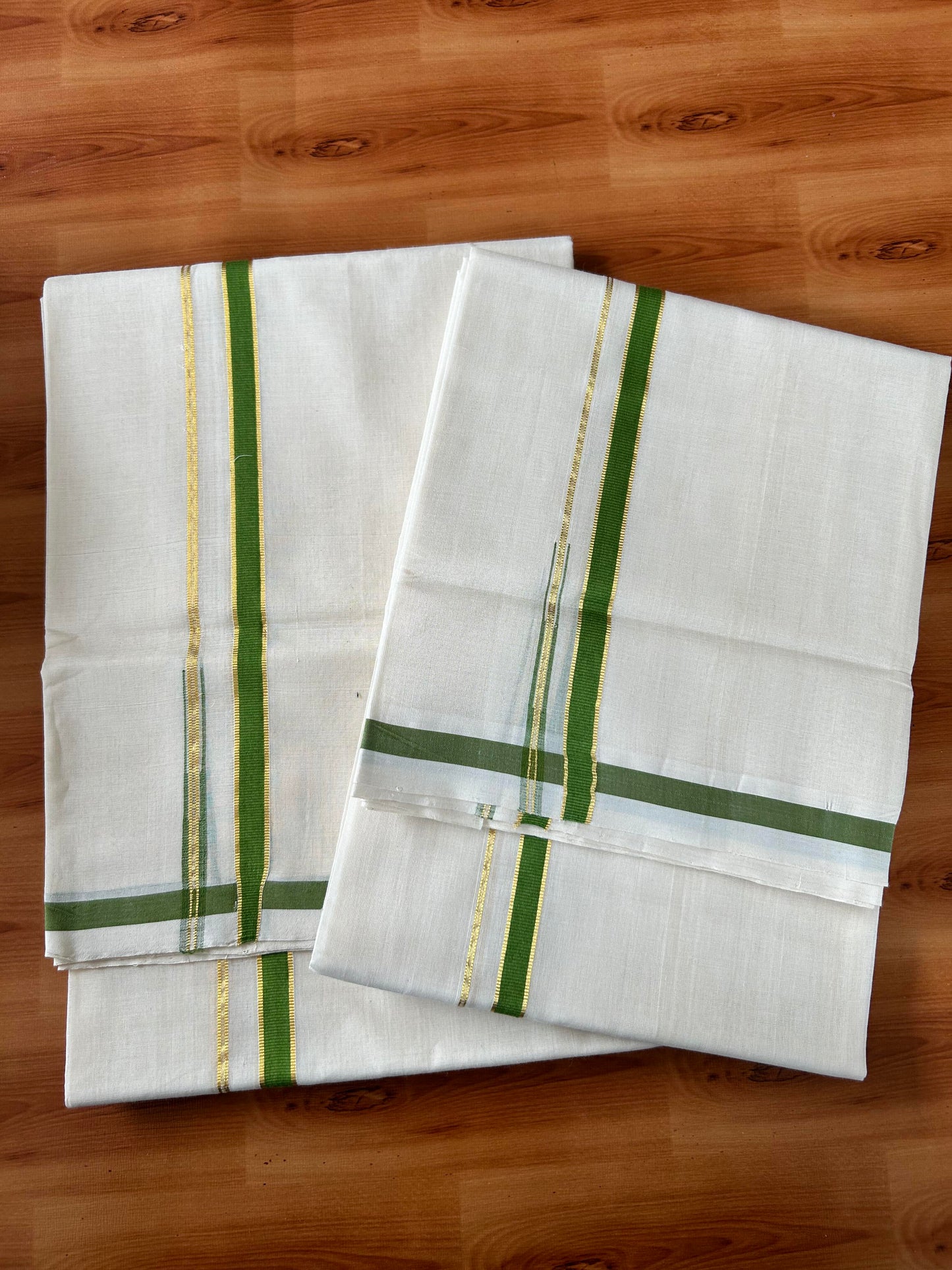 Off White Single Set Mundu 25% Discount !! KaithariKada Handloom Millpaav Balaramapuram - 100% Pure Cotton - 80X90 - 1 cm Puliyilakkara Gold Kasav & Green Chutty Kara - Mundu 2 mtr & Neriyath 2.65 & 2.62 mtr - 7 KK5458 SOM