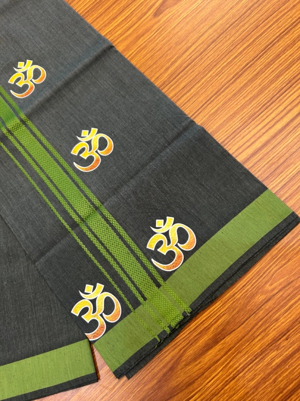 21% Discount ! Kaitharikada Pure Cotton - Single Kaily / Lungi -(40s)- 1.25 inch Green Striped Ohm Printed Design kara with Green colour body  (2 meter / 4 muzham) - 5 KK8033 GAN