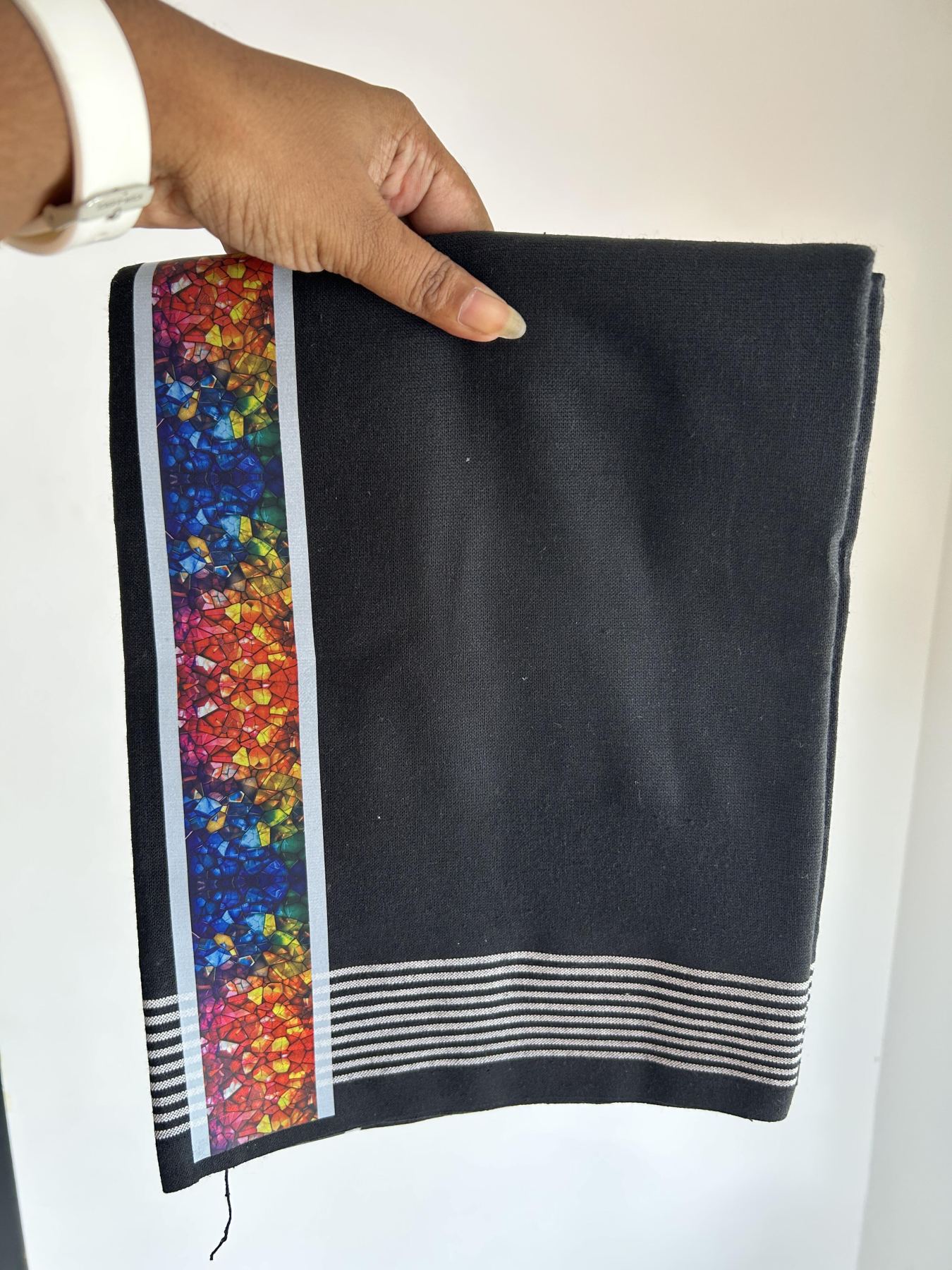 Kaitharikada - Single Kaily / Lungi - Mixed Cotton - 40s twisted - 2 inch Multi Colour Printed Design Kara with Black colour body (2 meter / 4 muzham) - 24 KK8058 GAN