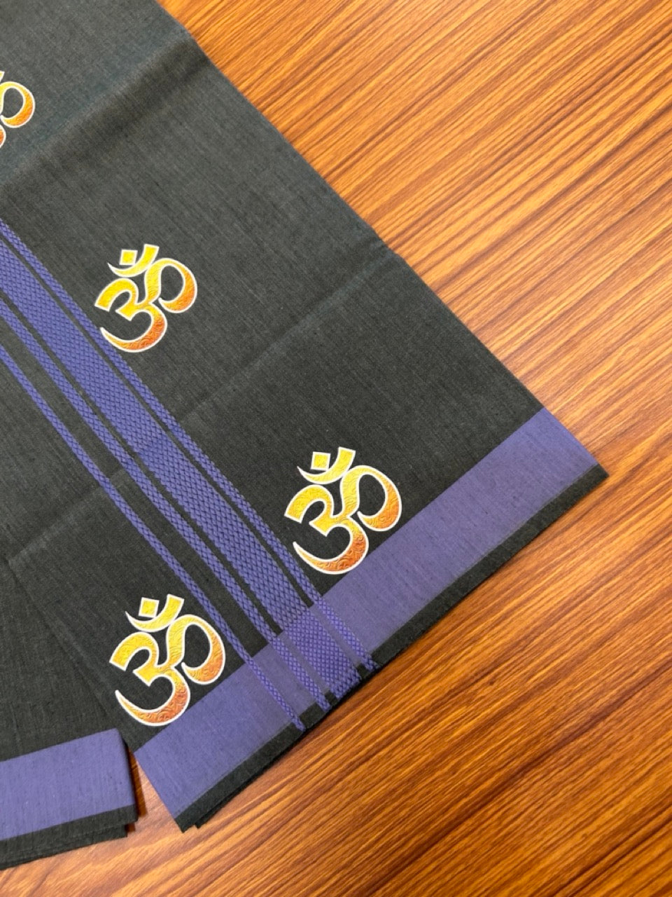 21% Discount ! Kaitharikada Pure Cotton - Single Kaily / Lungi -(40s)- 1.25 inch Dark Lavender Striped Ohm Printed Design kara with Green Shaded colour body  (2 meter / 4 muzham) - 6 KK8033 GAN