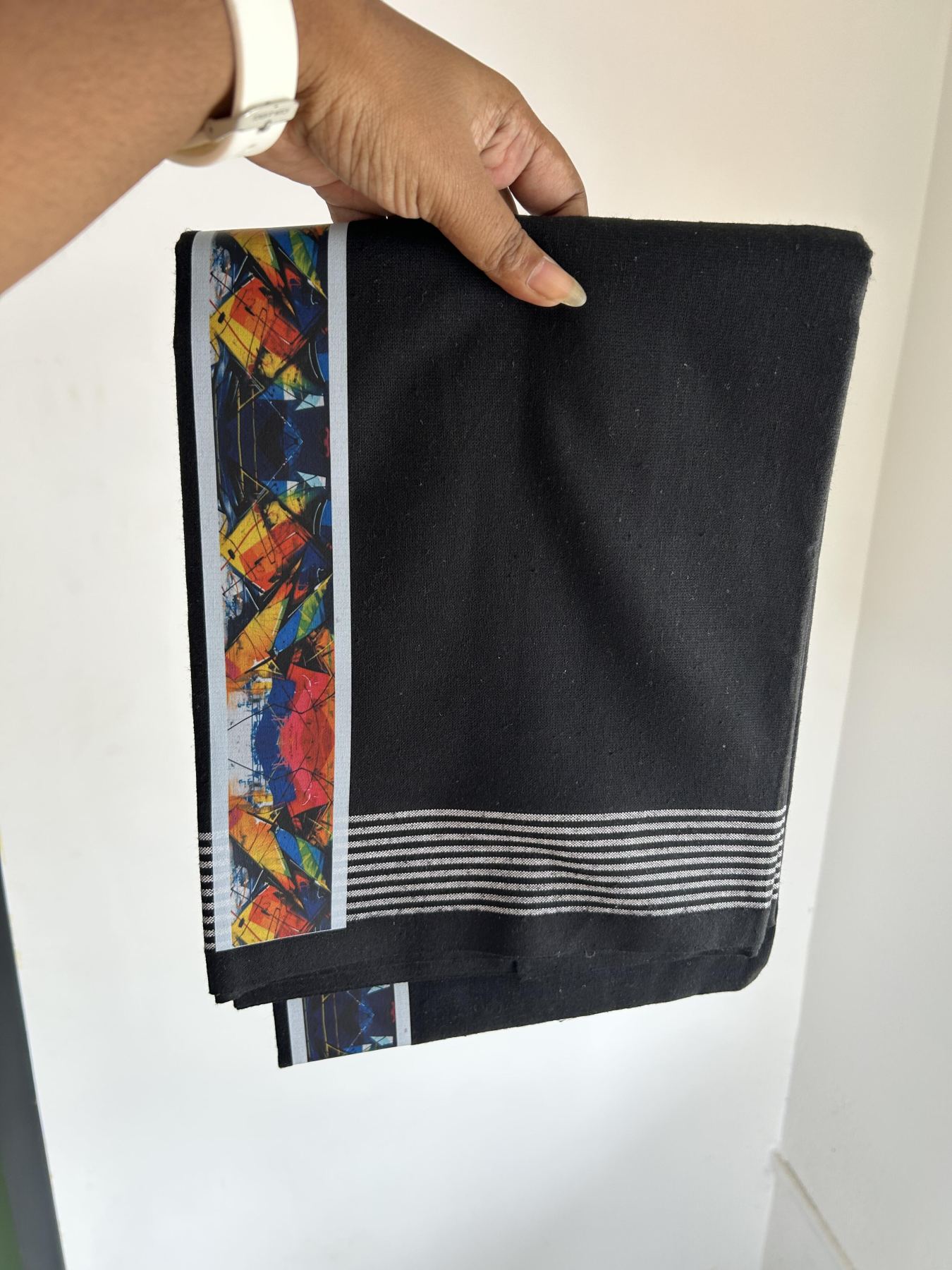 Kaitharikada - Single Kaily / Lungi - Mixed Cotton - 40s twisted - 2 inch Multi Colour Printed Design Kara with Black colour body (2 meter / 4 muzham) - 22 KK8058 GAN