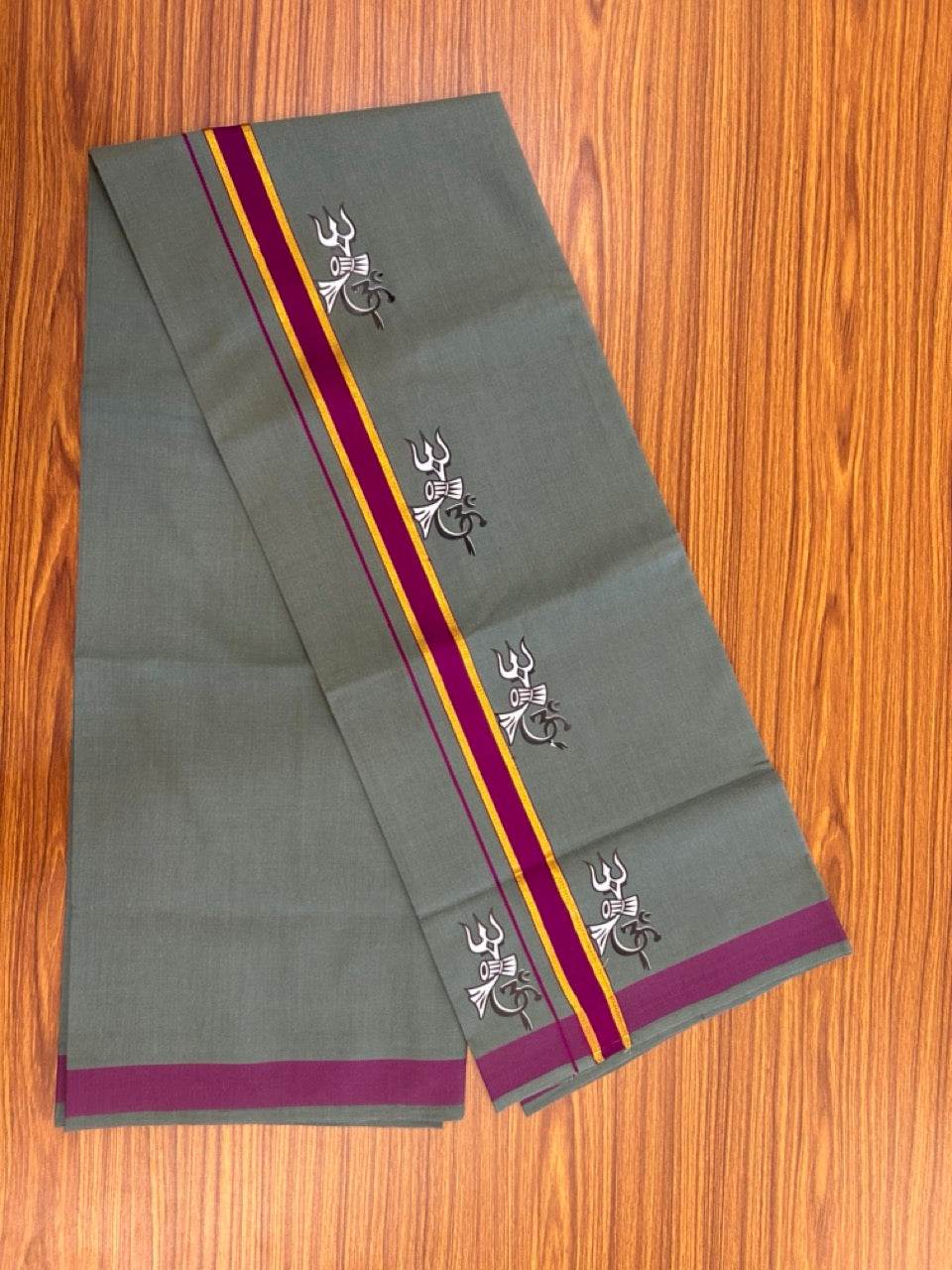 33% Discount ! Kaitharikada Pure Cotton - Single Kaily / Lungi -(40s)- 1.25 inch Purple & Kasavu  Trishul Design kara with Green Shaded colour body  (2 meter / 4 muzham) - 7 KK8033 GAN