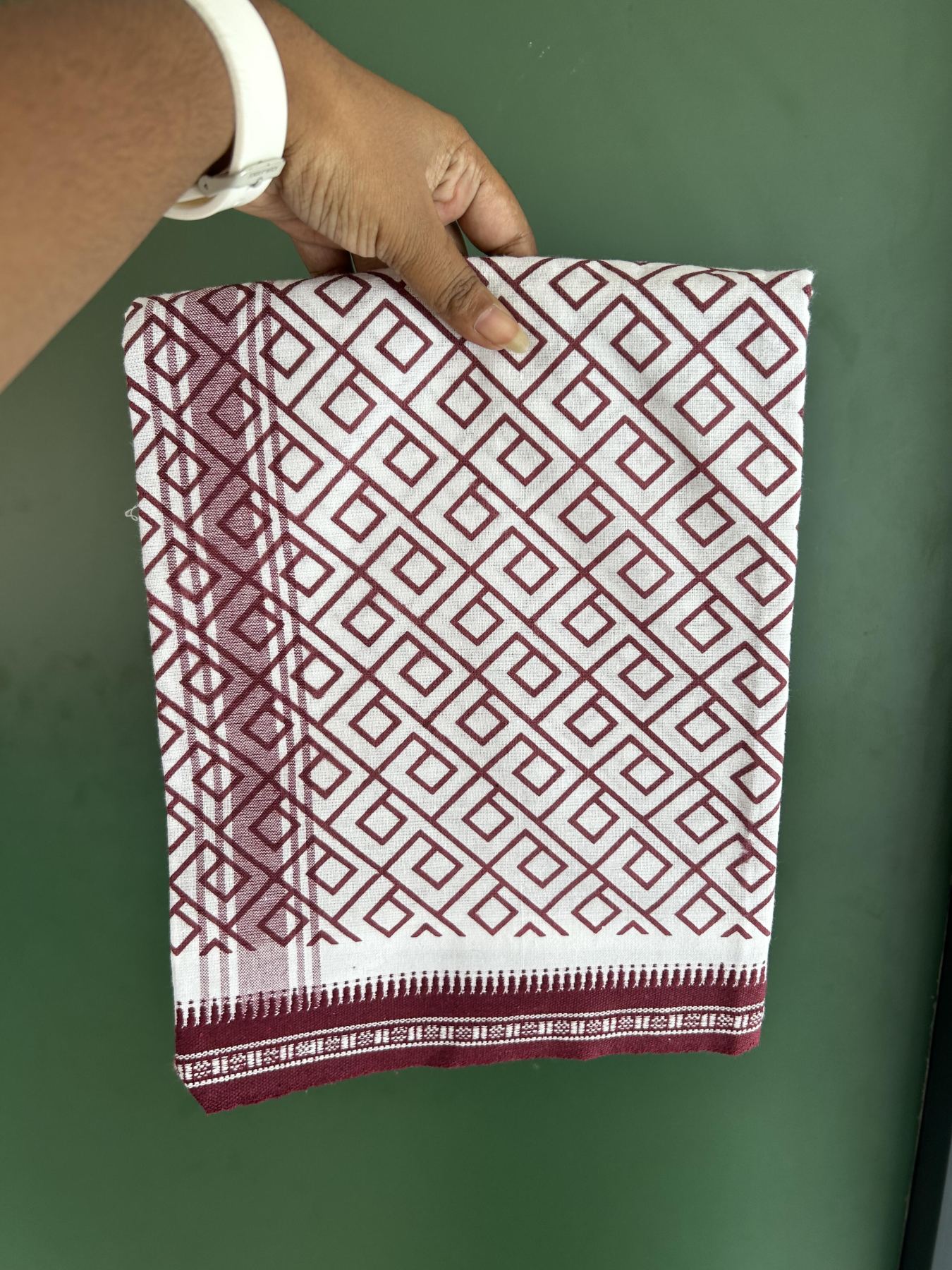 Kaitharikada - Single Kaily / Lungi - Mixed Cotton - 40s twisted - 1.5 inch Maroon Printed Design kara with Kuppadam Border  White colour body (2 meter / 4 muzham) - 2 KK8058 GAN