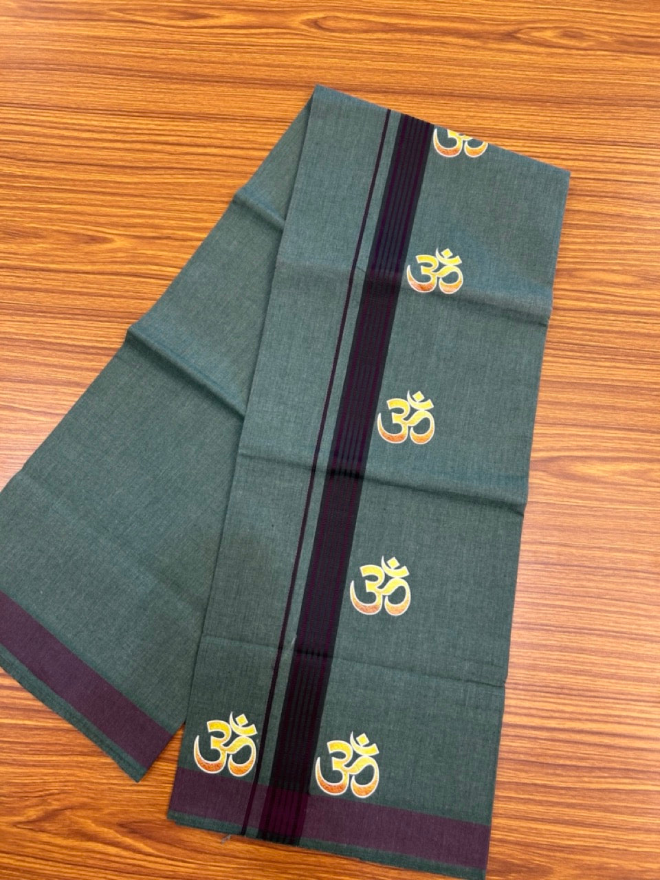 21% Discount ! Kaitharikada Pure Cotton - Single Kaily / Lungi -(40s)- 1.25 inch  Dark Purple Striped Ohm Printed Design kara with Green Shaded colour body  (2 meter / 4 muzham) - 9 KK8033 GAN
