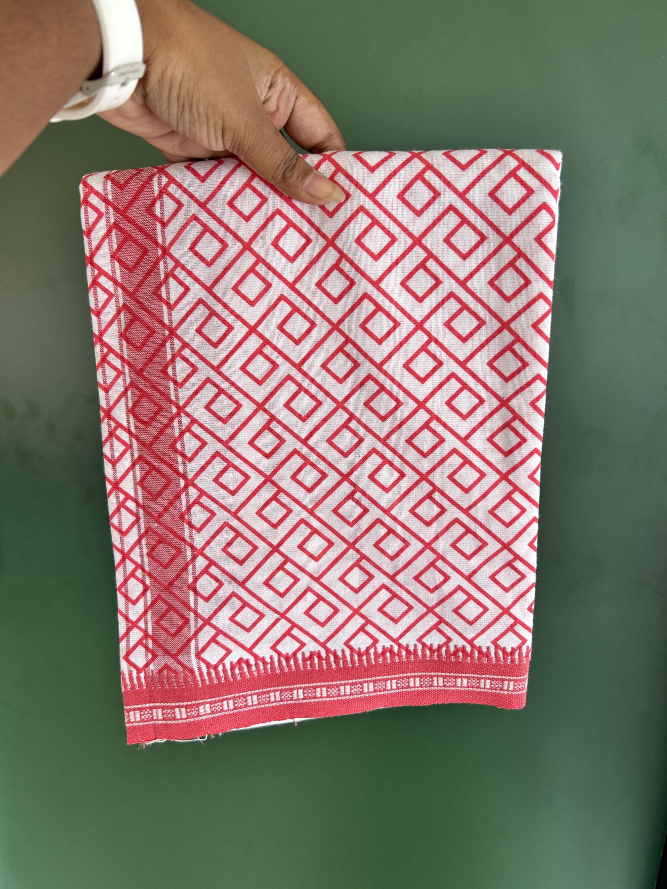 Kaitharikada - Single Kaily / Lungi - Mixed Cotton - 40s twisted - 1.25 inch Dark Pink Printed Design kara with Kuppadam Border  White colour body (2 meter / 4 muzham) - 4 KK8058 GAN