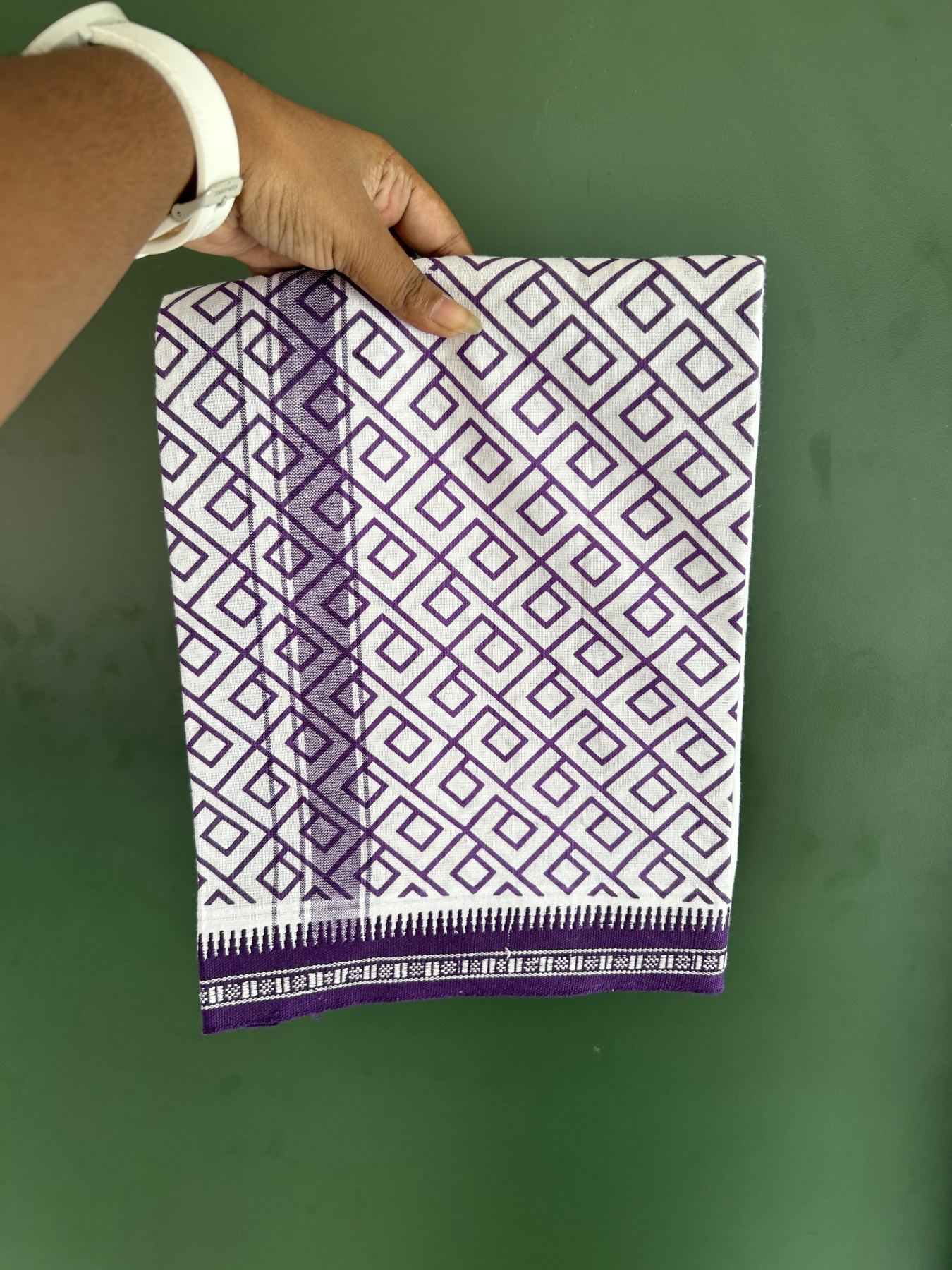 Kaitharikada - Single Kaily / Lungi - Mixed Cotton - 40s twisted - 1.25 inch Violet Printed Design kara with Kuppadam Border  White colour body (2 meter / 4 muzham) - 6 KK8058 GAN