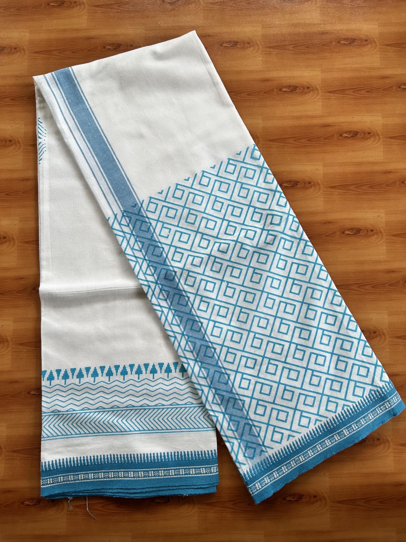 Kaitharikada - Single Kaily / Lungi - Mixed Cotton - 40s twisted - 1.25 inch Blue Printed Design kara with Kuppadam Border  White colour body (2 meter / 4 muzham) - 1 KK8058 GAN