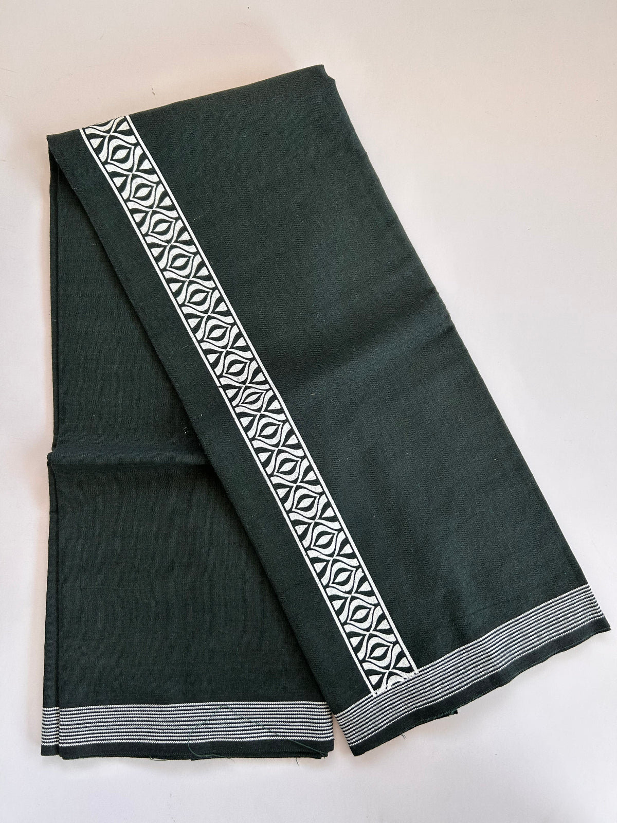 Single Kaily / Lungi - Kaitharikada - Mixed Cotton - 2/40s twisted - 2 inch White Printed Design Kara With Dark Green & Black Colour Body (2 meter / 4 muzham) - 8 KK8089 SAT