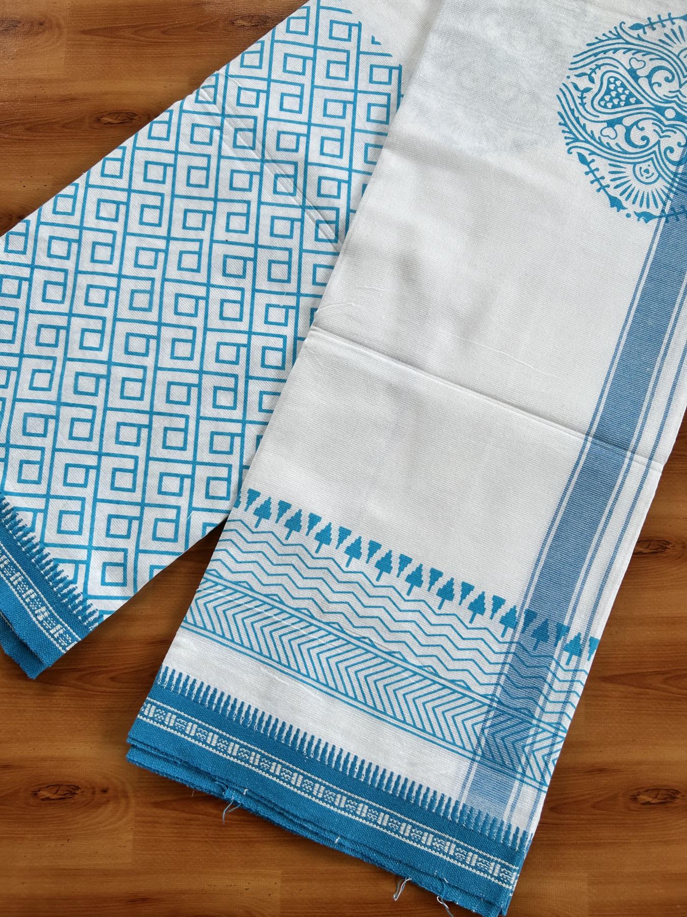 Kaitharikada - Single Kaily / Lungi - Mixed Cotton - 40s twisted - 1.25 inch Blue Printed Design kara with Kuppadam Border  White colour body (2 meter / 4 muzham) - 1 KK8058 GAN