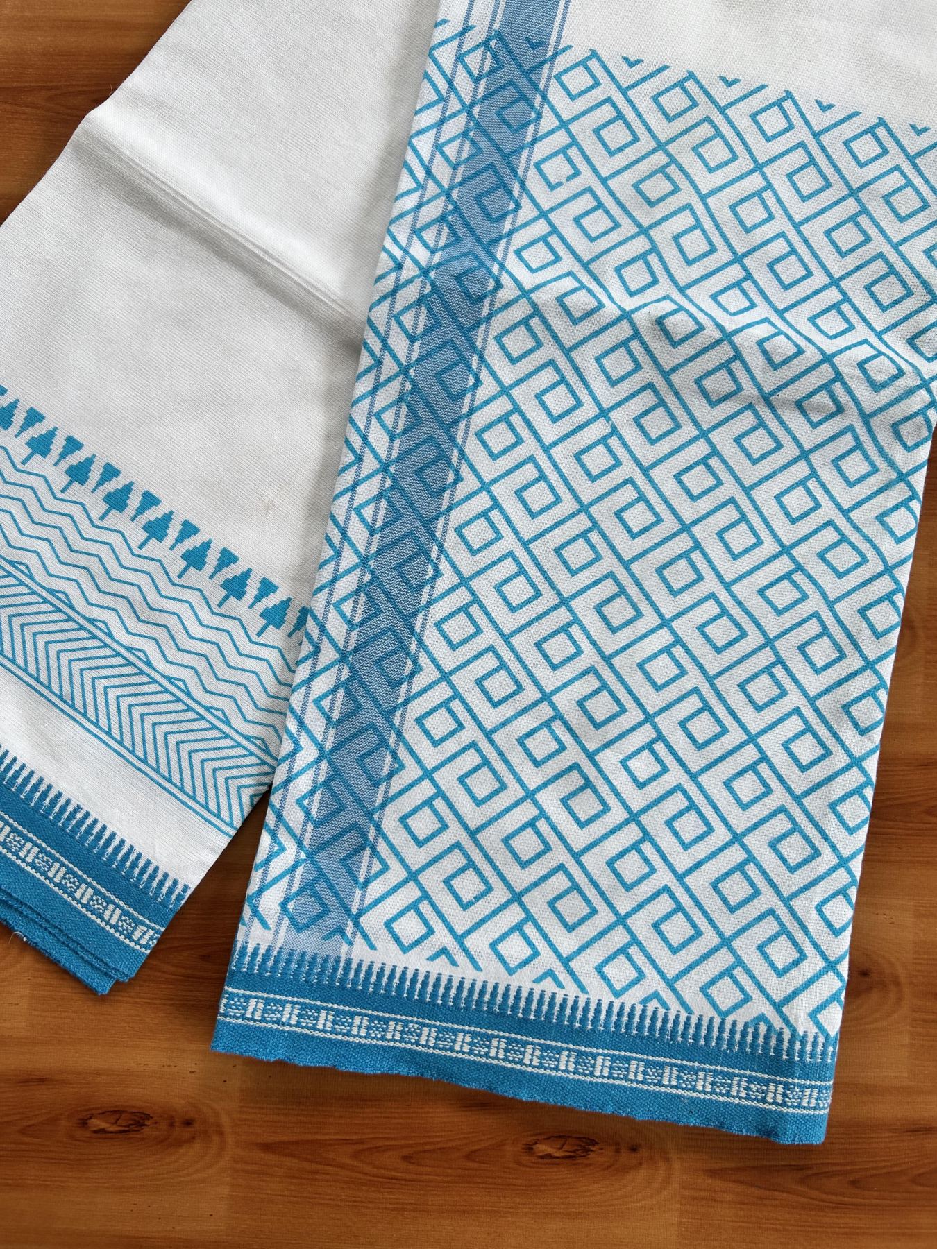 Kaitharikada - Single Kaily / Lungi - Mixed Cotton - 40s twisted - 1.25 inch Blue Printed Design kara with Kuppadam Border  White colour body (2 meter / 4 muzham) - 1 KK8058 GAN