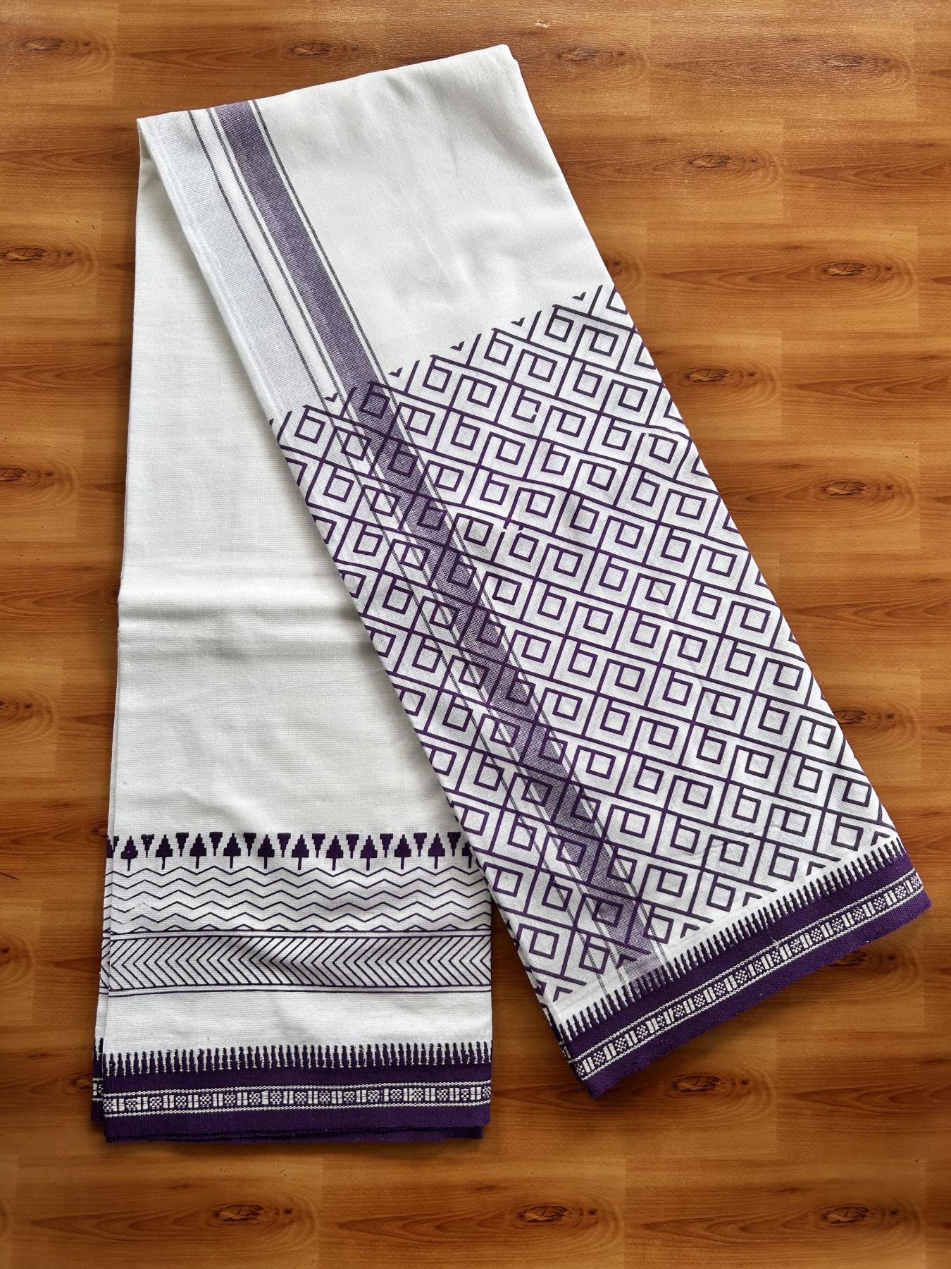 Kaitharikada - Single Kaily / Lungi - Mixed Cotton - 40s twisted - 1.25 inch Violet Printed Design kara with Kuppadam Border  White colour body (2 meter / 4 muzham) - 6 KK8058 GAN