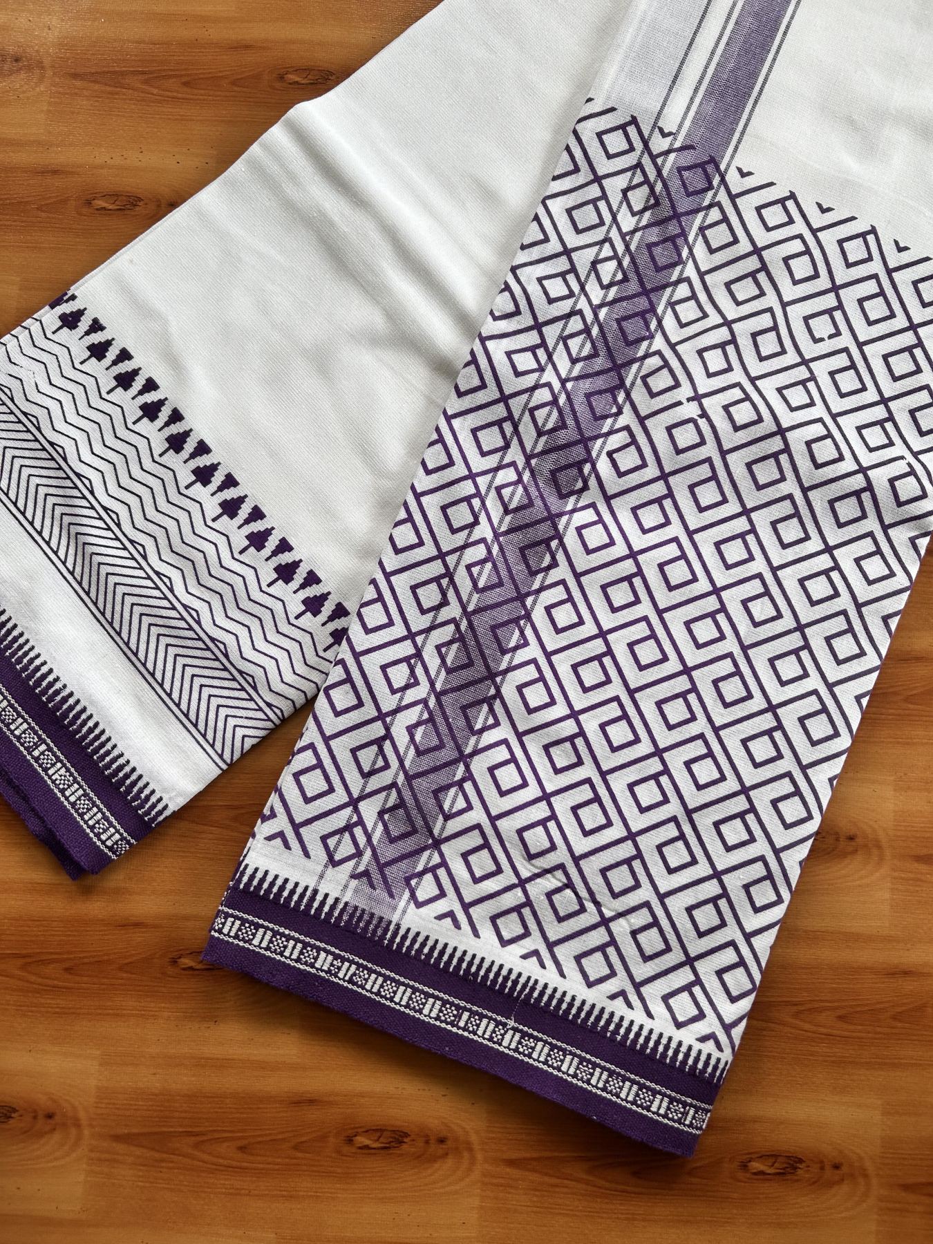 Kaitharikada - Single Kaily / Lungi - Mixed Cotton - 40s twisted - 1.25 inch Violet Printed Design kara with Kuppadam Border  White colour body (2 meter / 4 muzham) - 6 KK8058 GAN