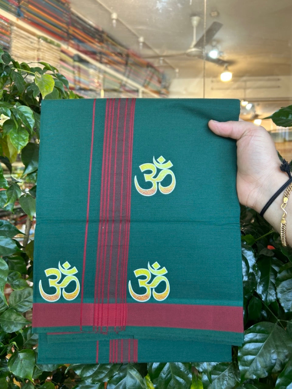 33% Discount ! Kaitharikada Pure Cotton - Single Kaily / Lungi -(40s)- 1.5 inch Maroon Red Striped Ohm Printed Design kara with Green colour body  (2 meter / 4 muzham) - 4 KK8033 GAN