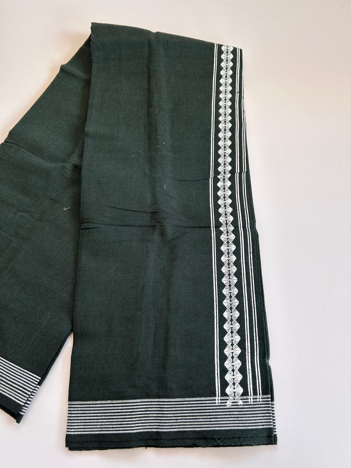 Single Kaily / Lungi - Kaitharikada - Mixed Cotton - 2/40s twisted - 2 inch White Printed Design Kara With Dark Green & Black Colour Body (2 meter / 4 muzham) - 17 KK8089 SAT
